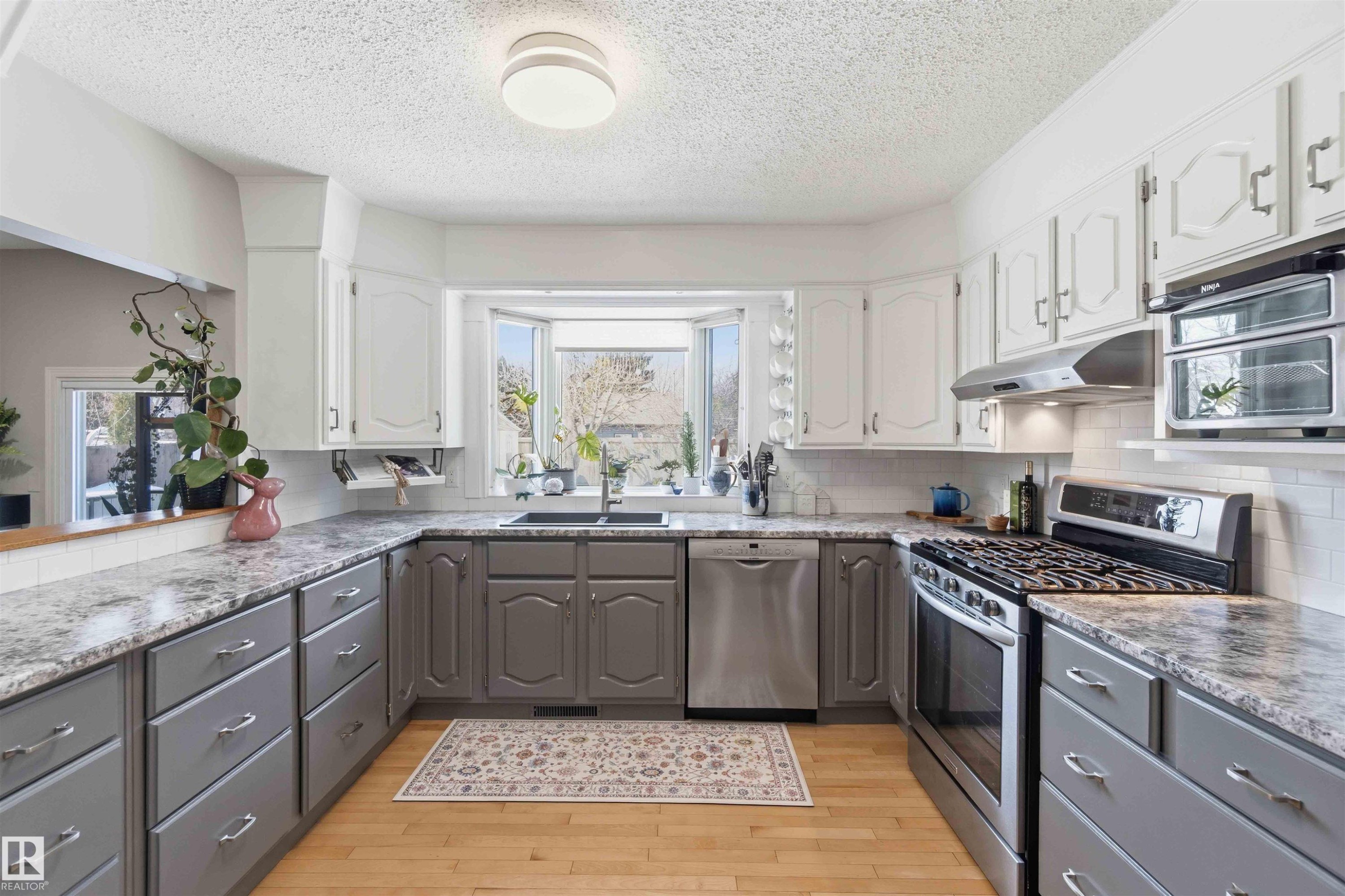 58 Patterson Cr, St. Albert, AB - Indoor Photo Showing Kitchen With Double Sink With Upgraded Kitchen