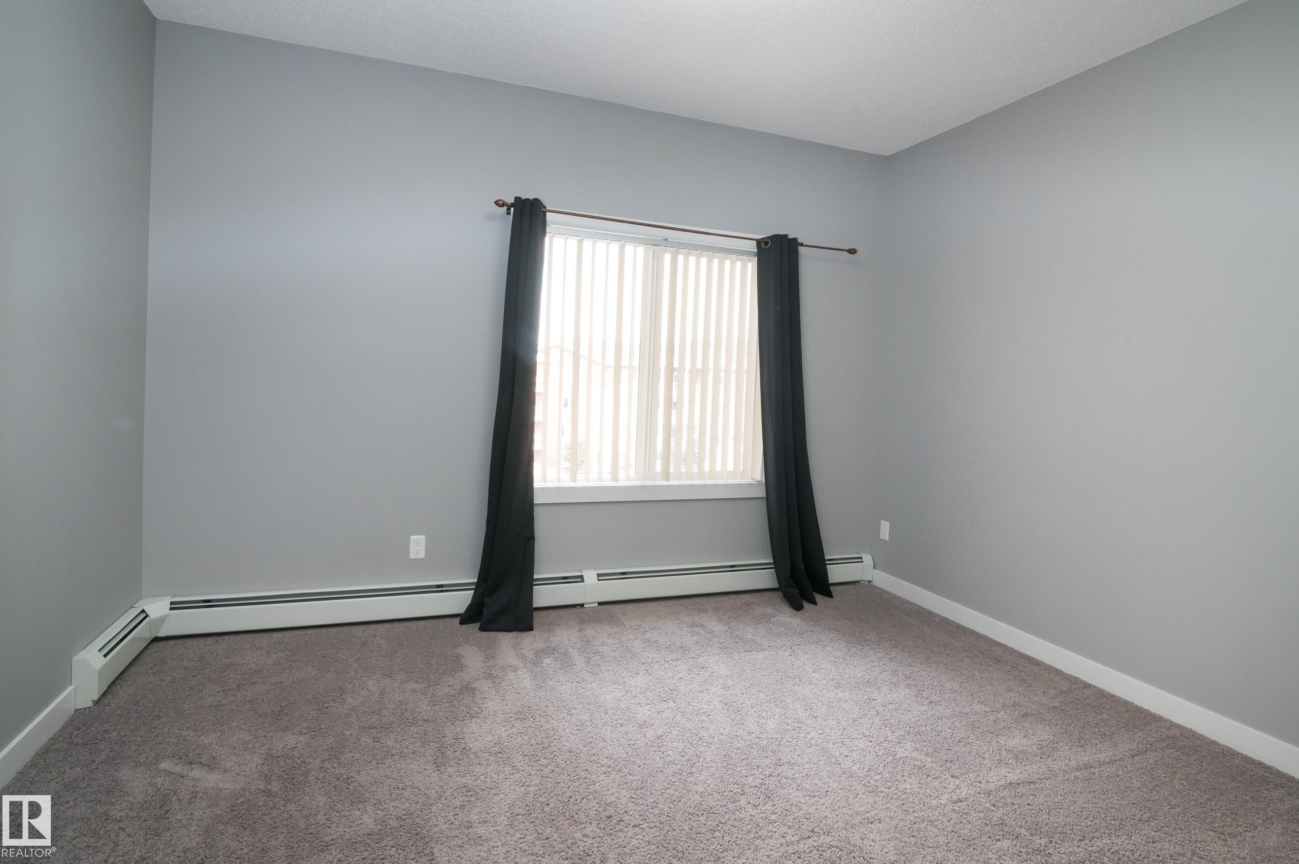 414 2207 44 Avenue, Edmonton, AB - Indoor Photo Showing Other Room