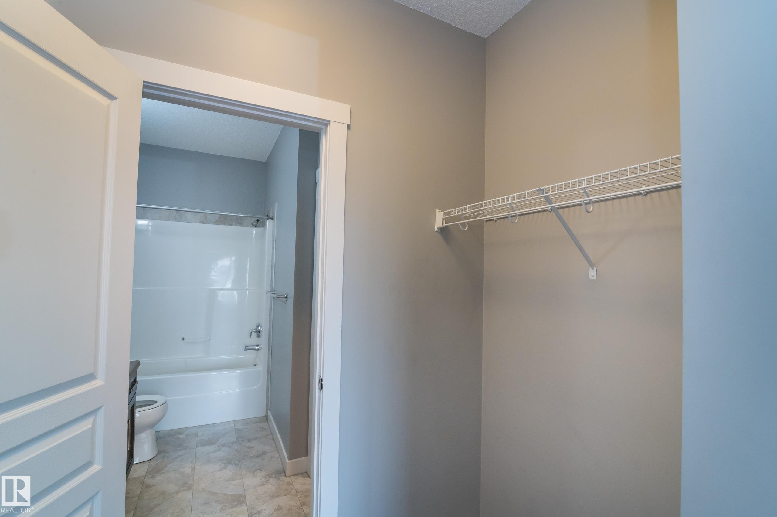 414 2207 44 Avenue, Edmonton, AB - Indoor