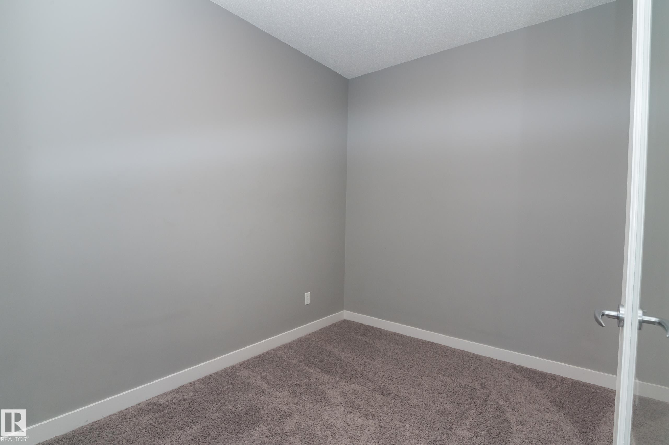 414 2207 44 Avenue, Edmonton, AB - Indoor Photo Showing Other Room