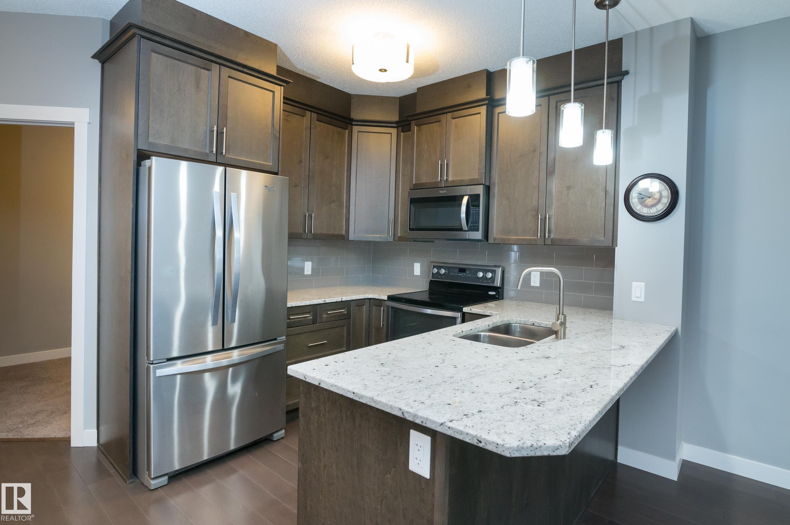 414 2207 44 Avenue, Edmonton, AB - Indoor Photo Showing Kitchen With Stainless Steel Kitchen With Double Sink With Upgraded Kitchen