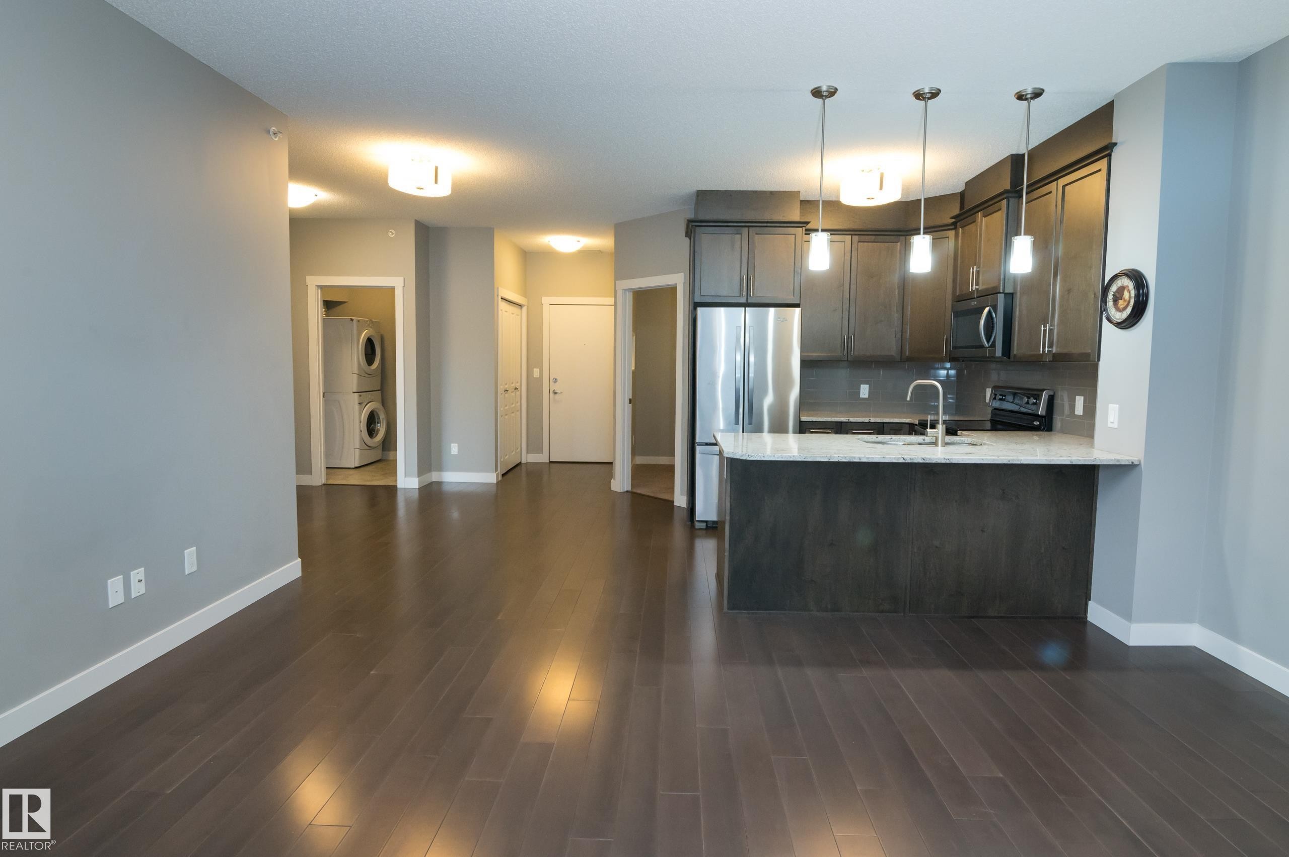 414 2207 44 Avenue, Edmonton, AB - Indoor Photo Showing Kitchen With Stainless Steel Kitchen With Upgraded Kitchen