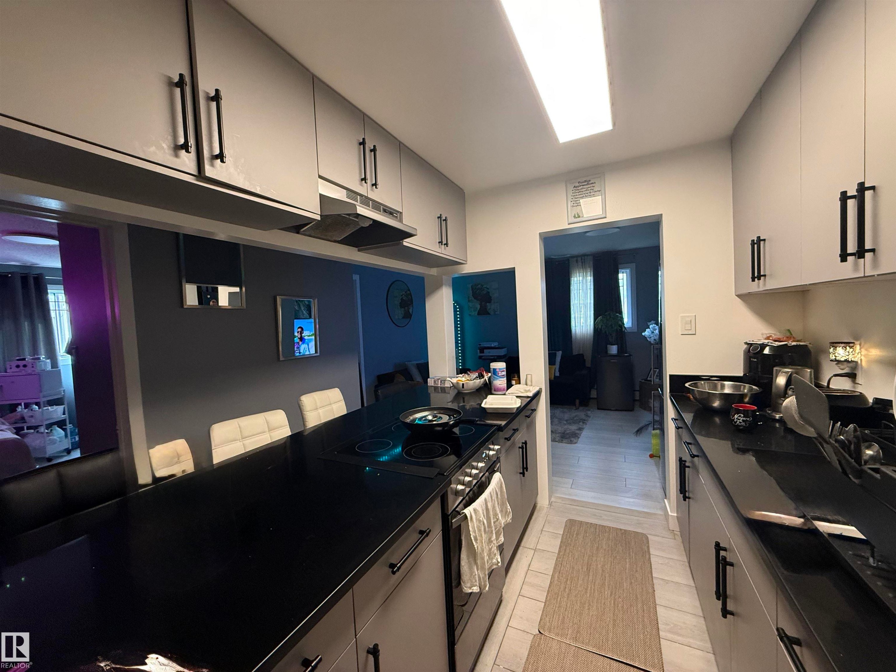 102 12409 82 Street, Edmonton, AB - Indoor Photo Showing Kitchen