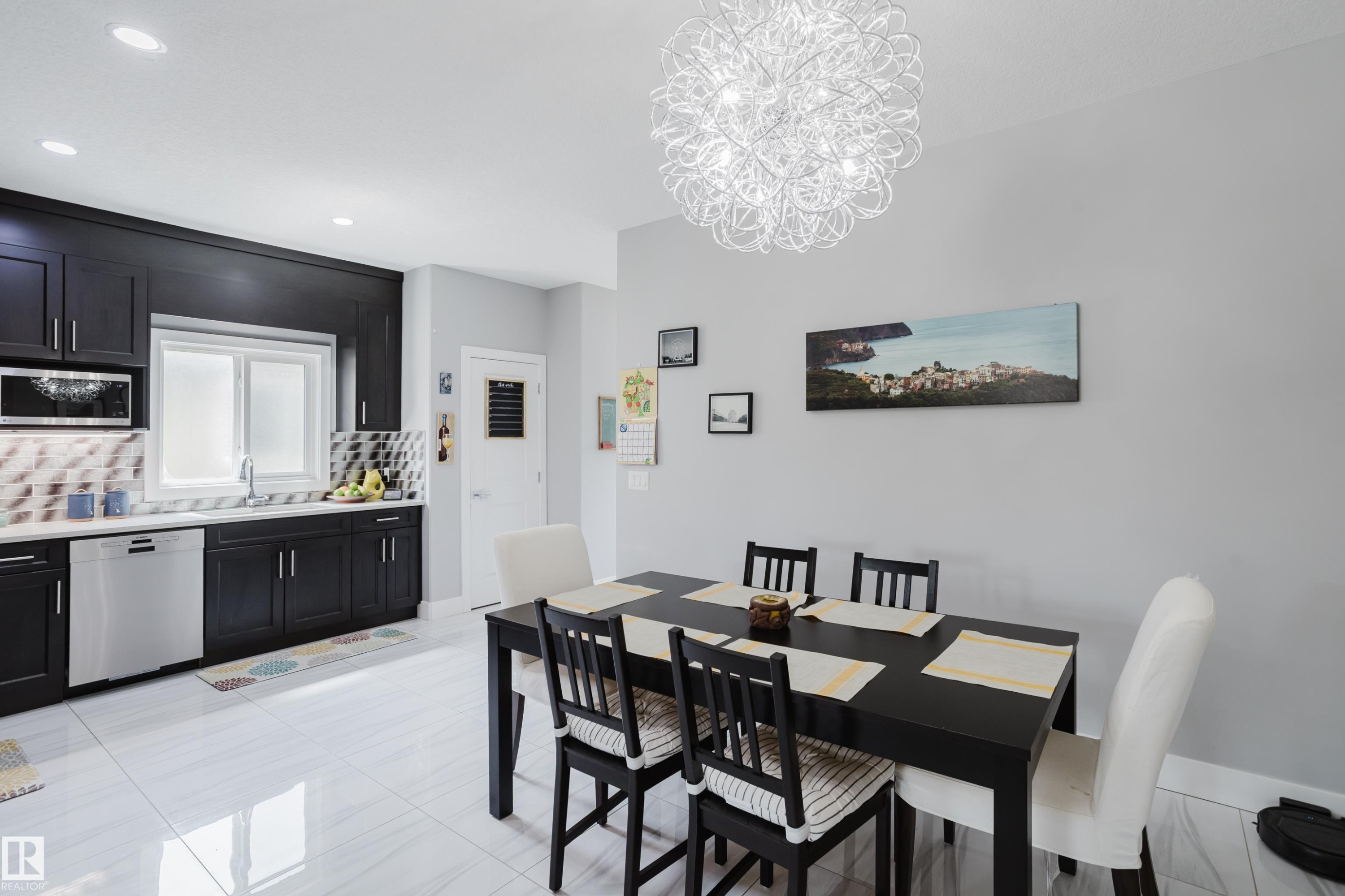 10508 153 Street, Edmonton, AB - Indoor Photo Showing Dining Room