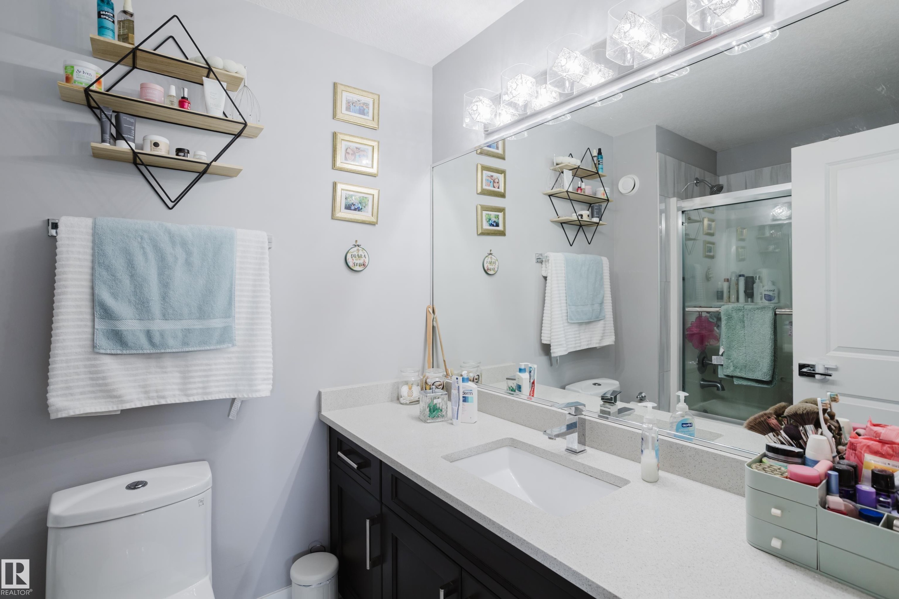 10508 153 Street, Edmonton, AB - Indoor Photo Showing Bathroom