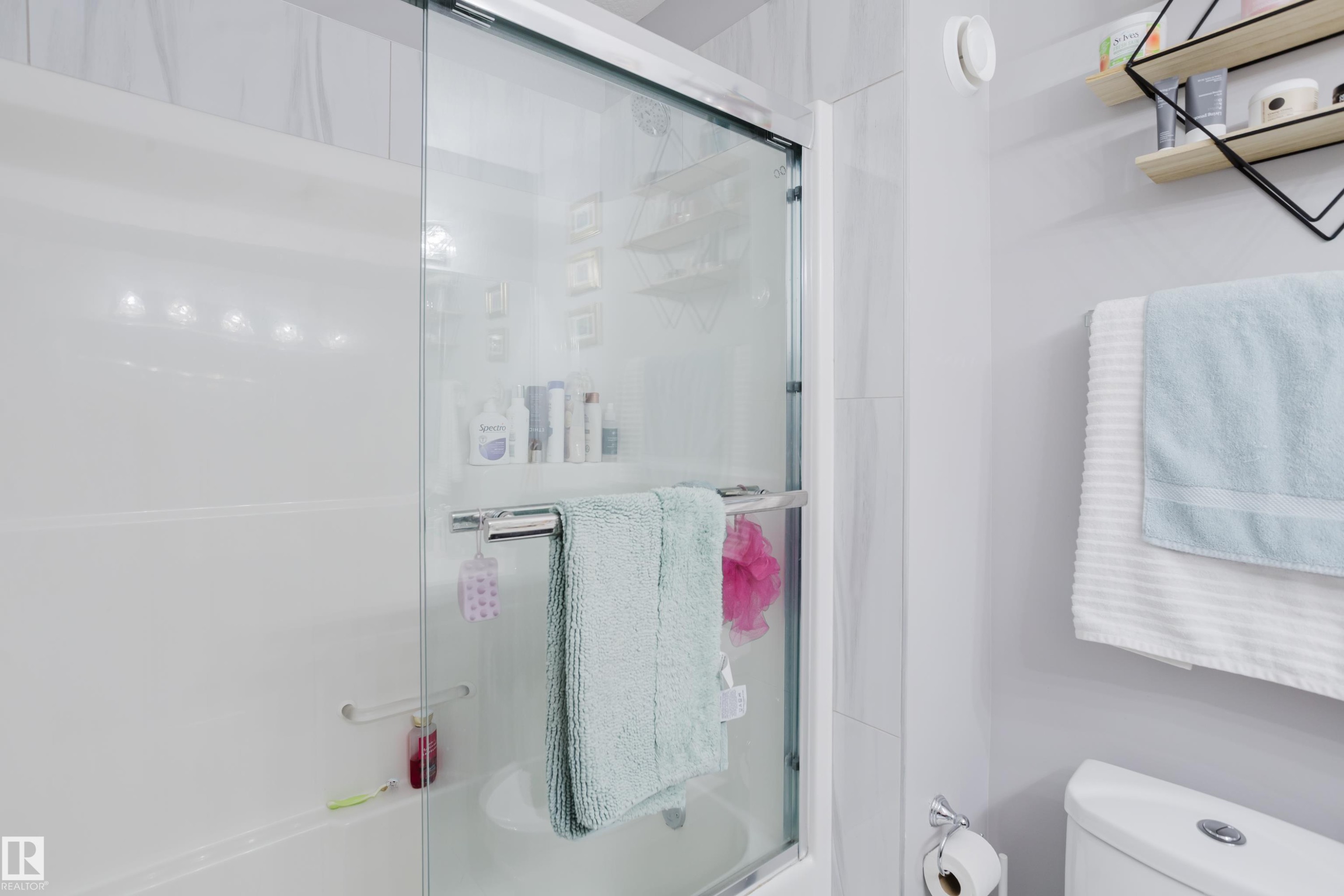 10508 153 Street, Edmonton, AB - Indoor Photo Showing Bathroom