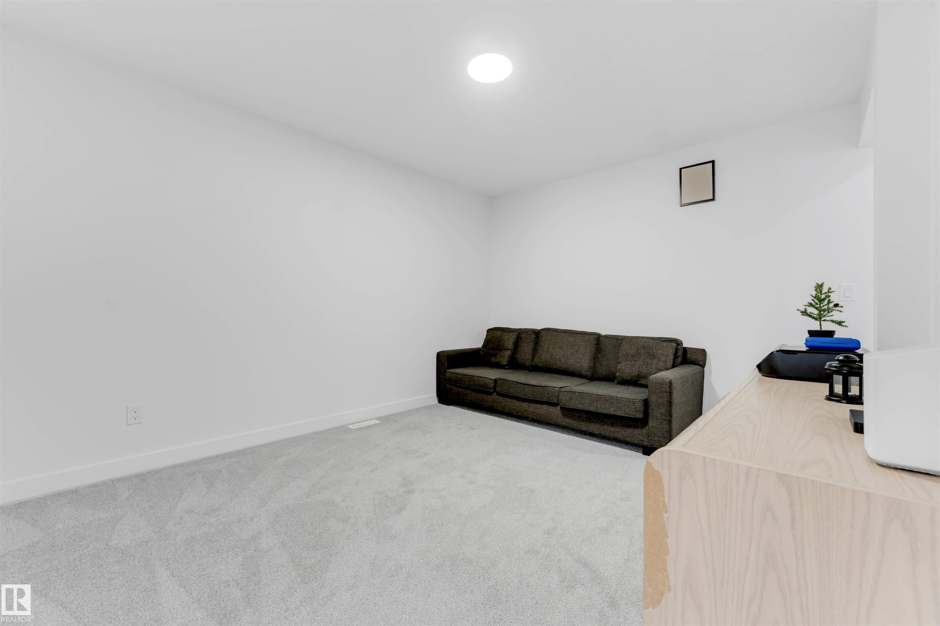 1340 11 Avenue, Edmonton, AB - Indoor Photo Showing Other Room