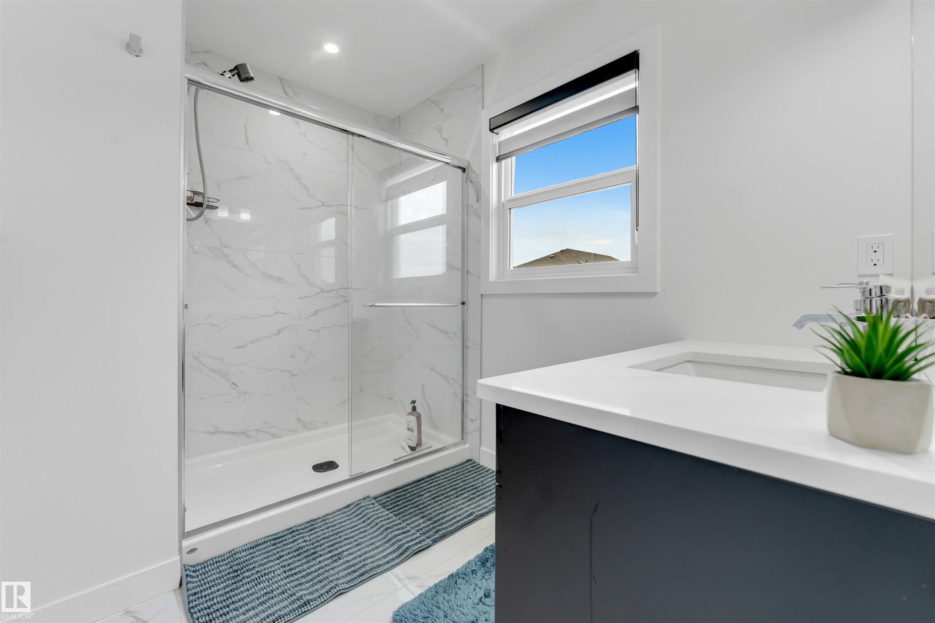 1340 11 Avenue, Edmonton, AB - Indoor Photo Showing Bathroom