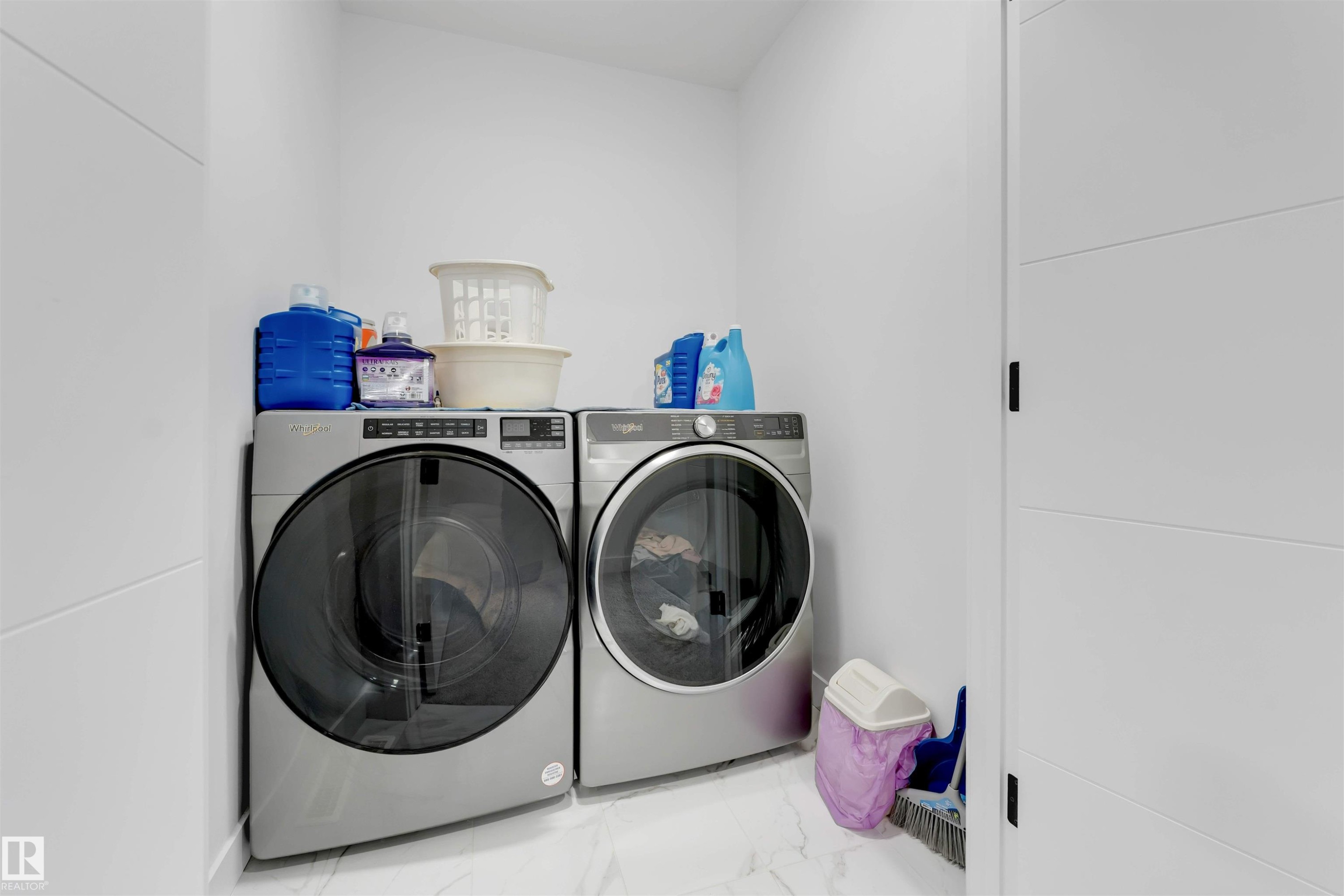 1340 11 Avenue, Edmonton, AB - Indoor Photo Showing Laundry Room