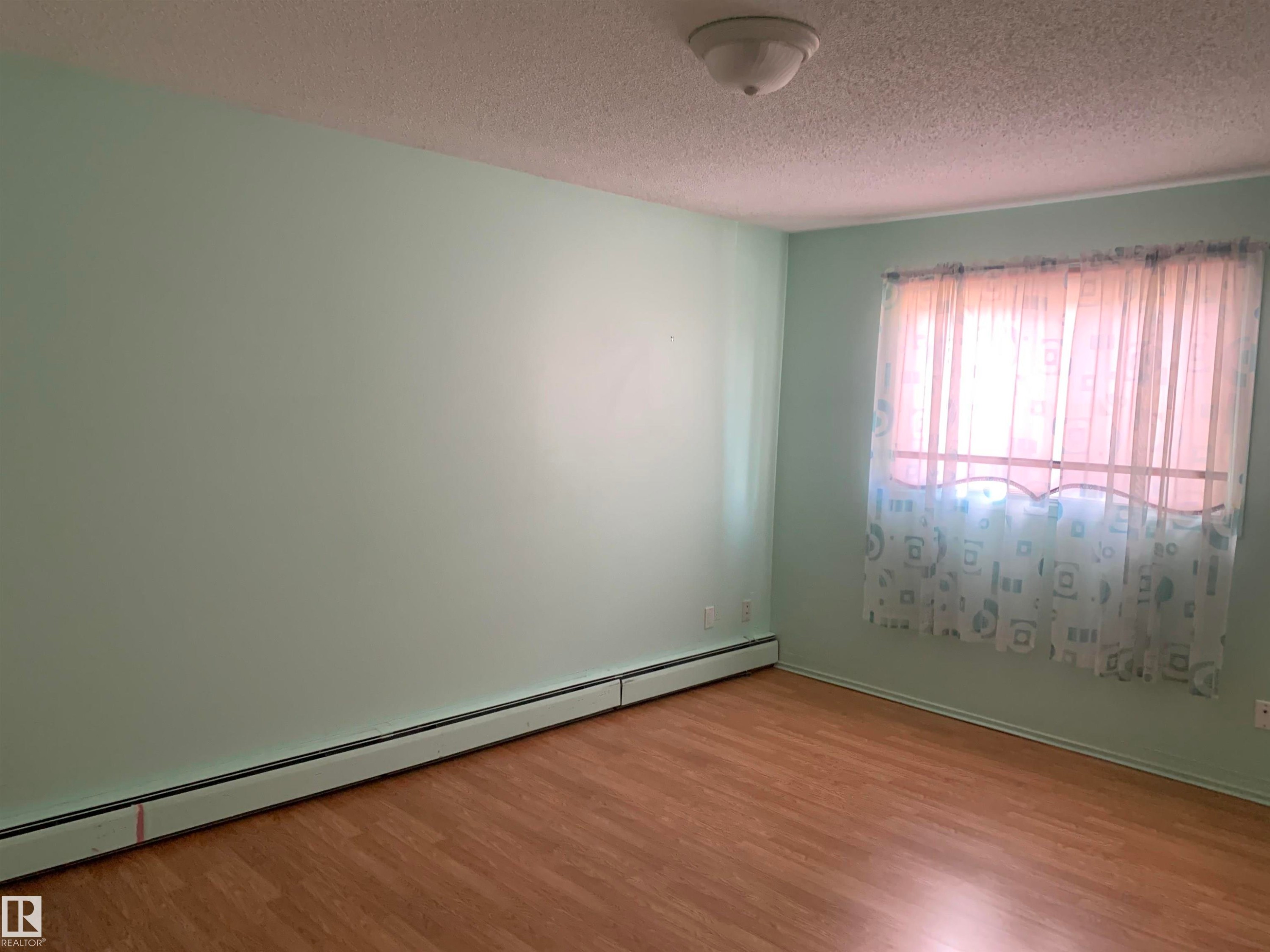8924 85 Avenue, Edmonton, AB - Indoor Photo Showing Other Room