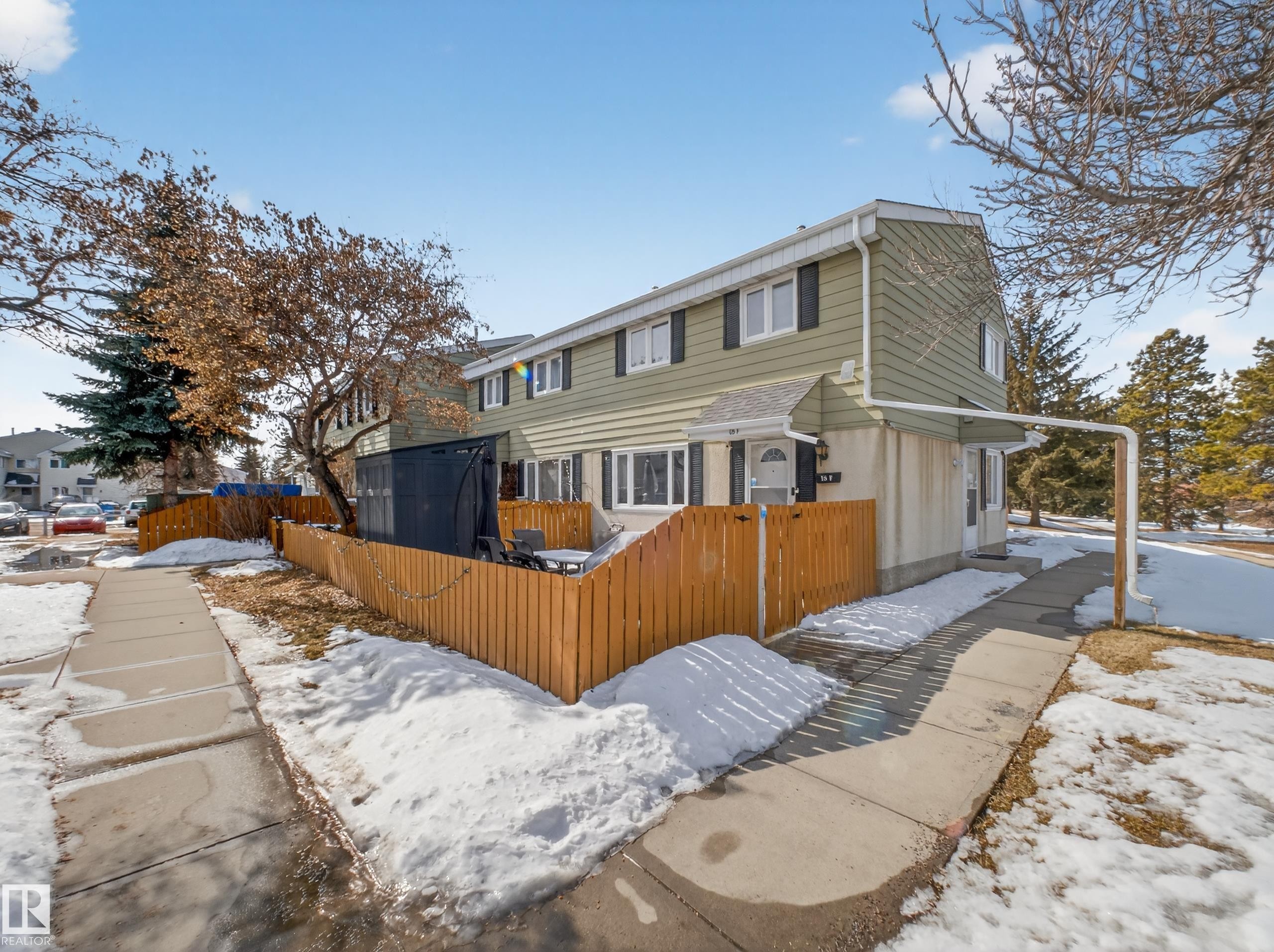 18F Callingwood Court, Edmonton, AB - Outdoor