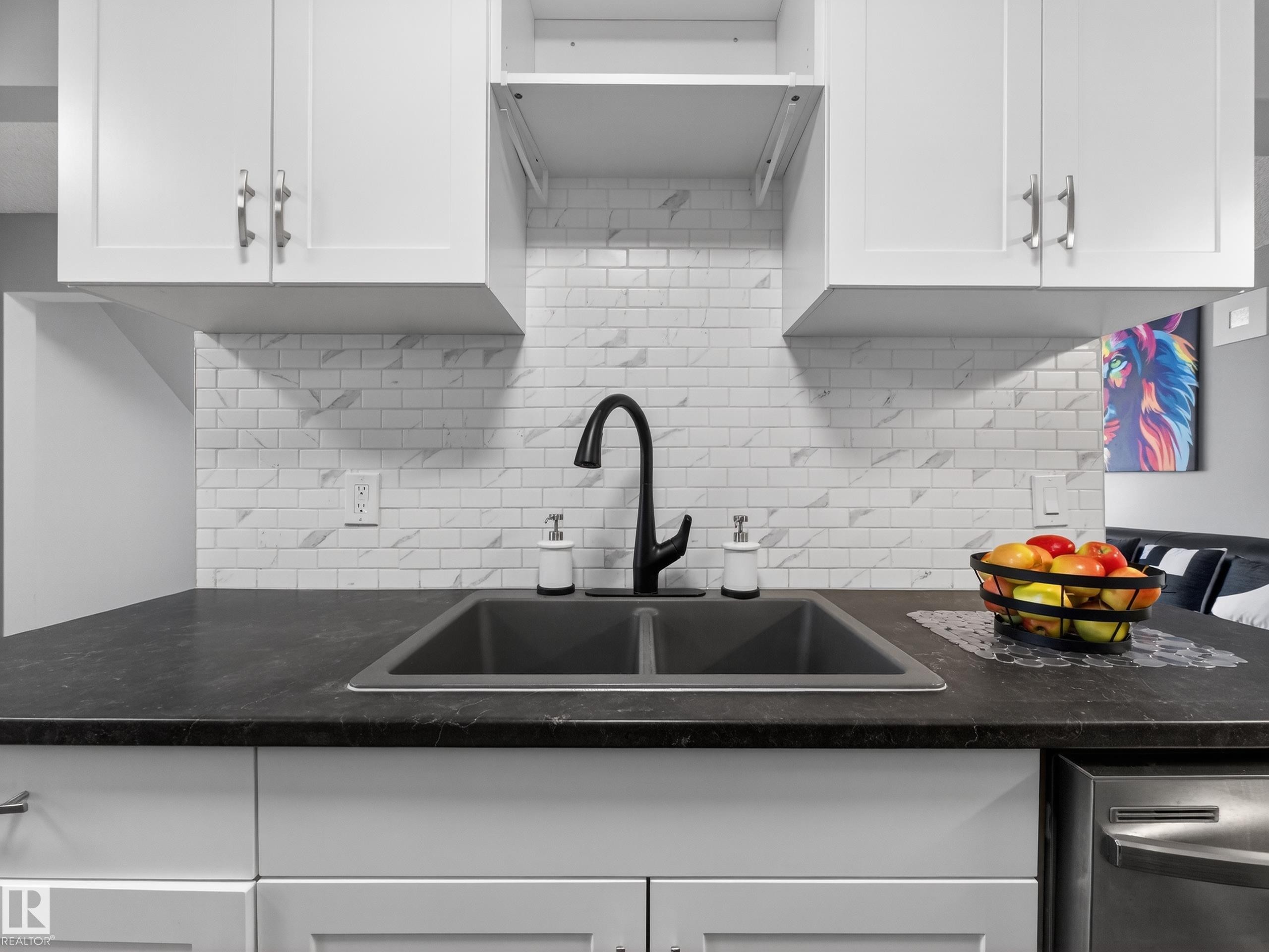 18F Callingwood Court, Edmonton, AB - Indoor Photo Showing Kitchen