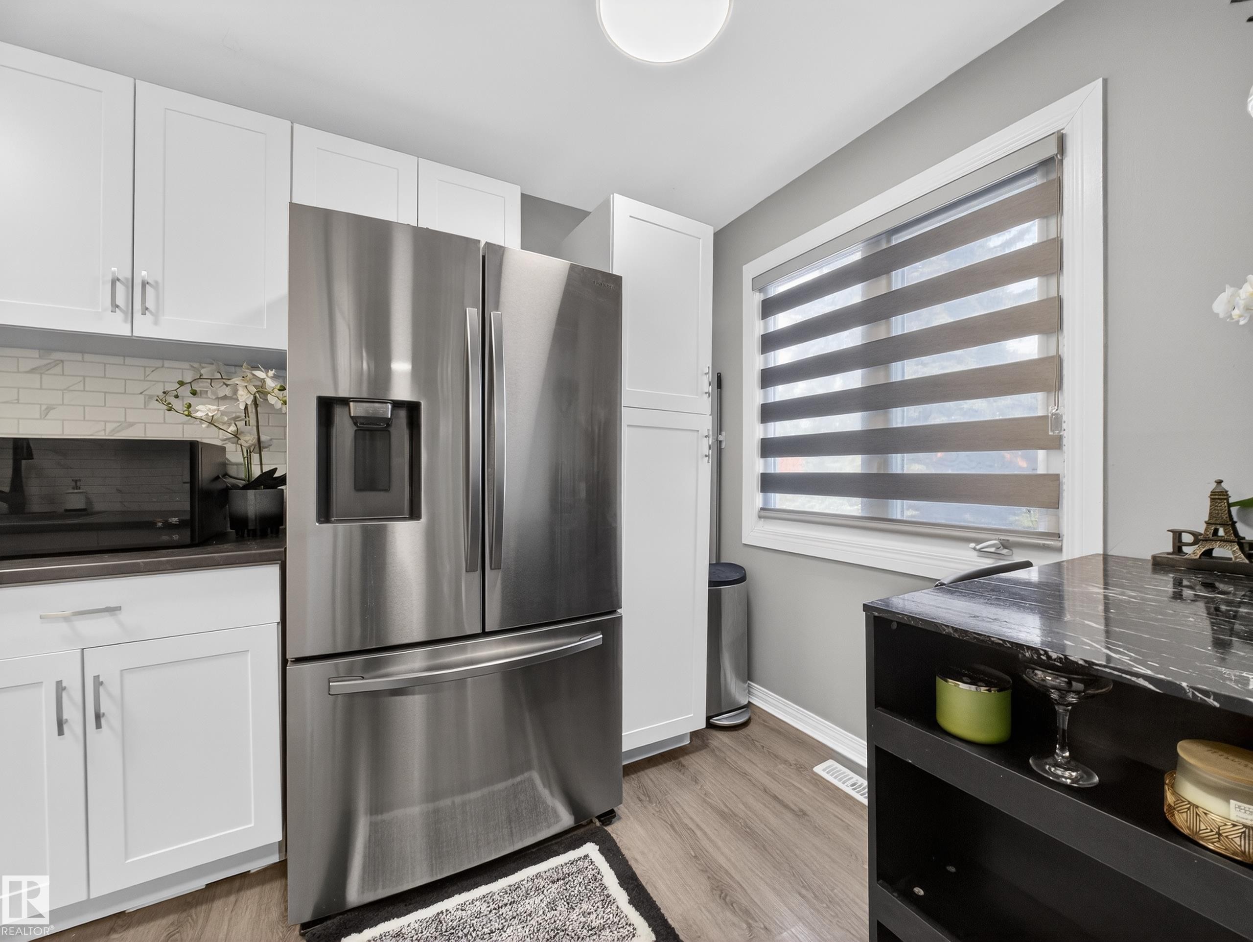 18F Callingwood Court, Edmonton, AB - Indoor Photo Showing Kitchen