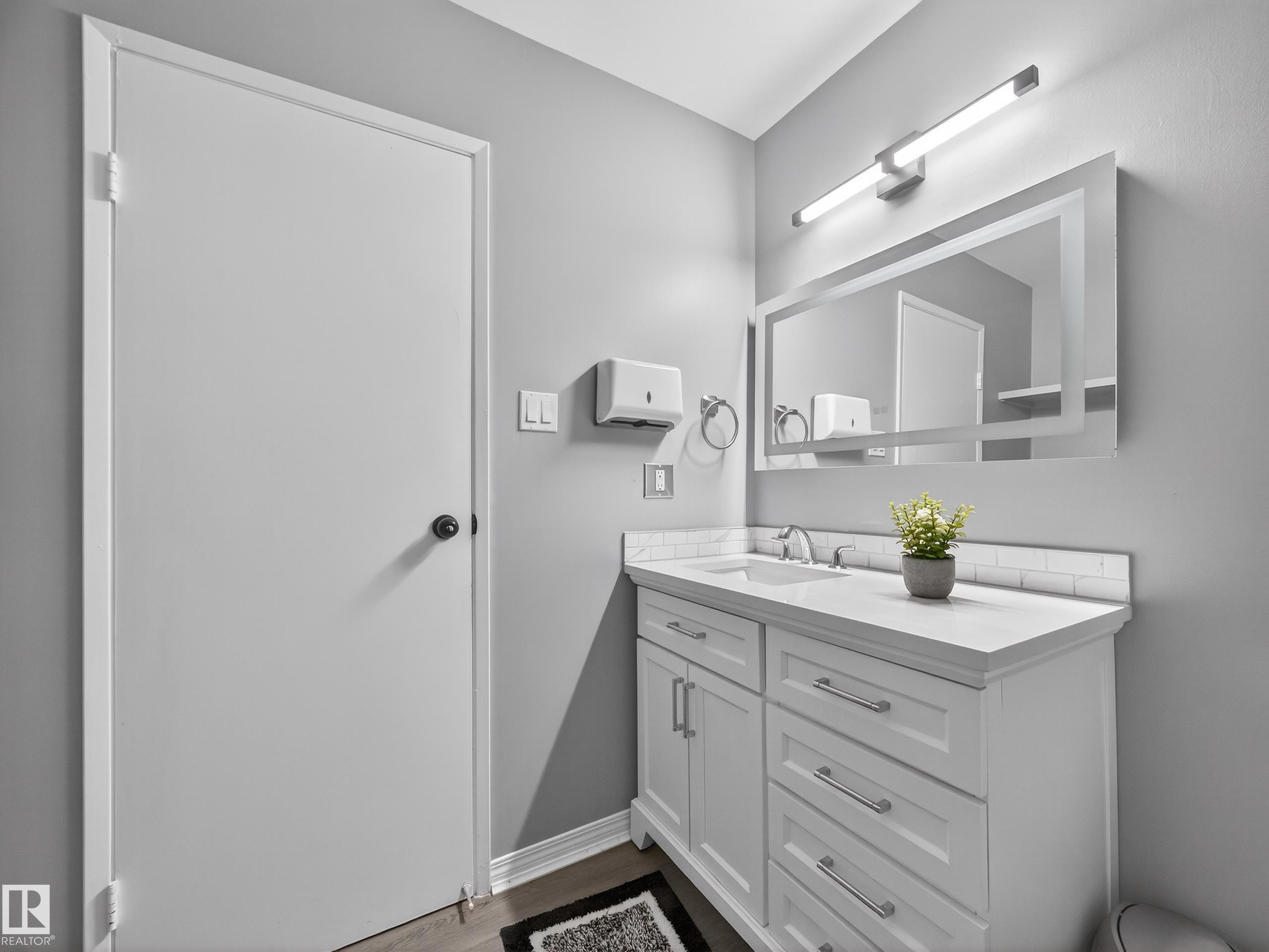 18F Callingwood Court, Edmonton, AB - Indoor Photo Showing Bathroom