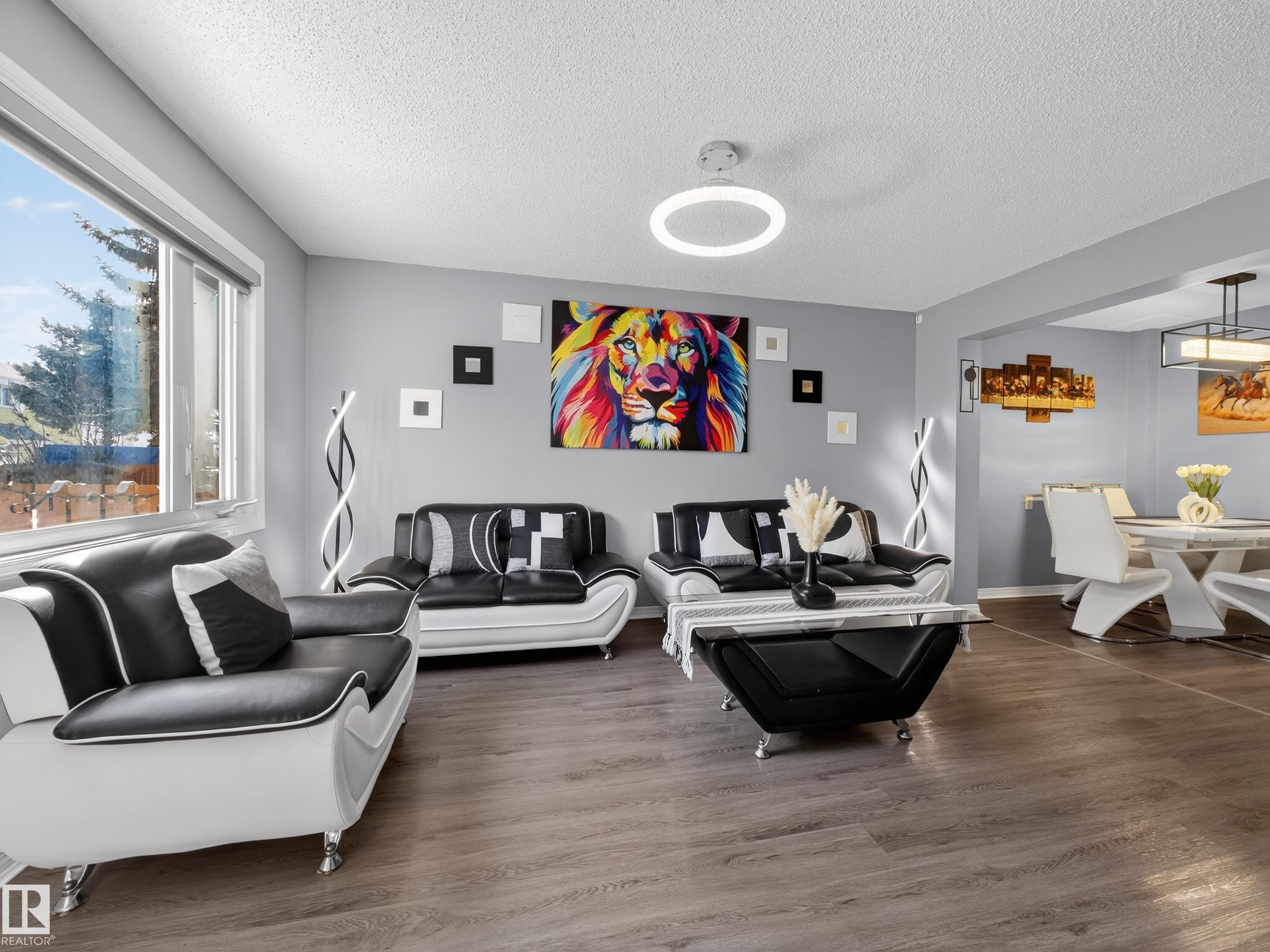 18F Callingwood Court, Edmonton, AB - Indoor Photo Showing Living Room