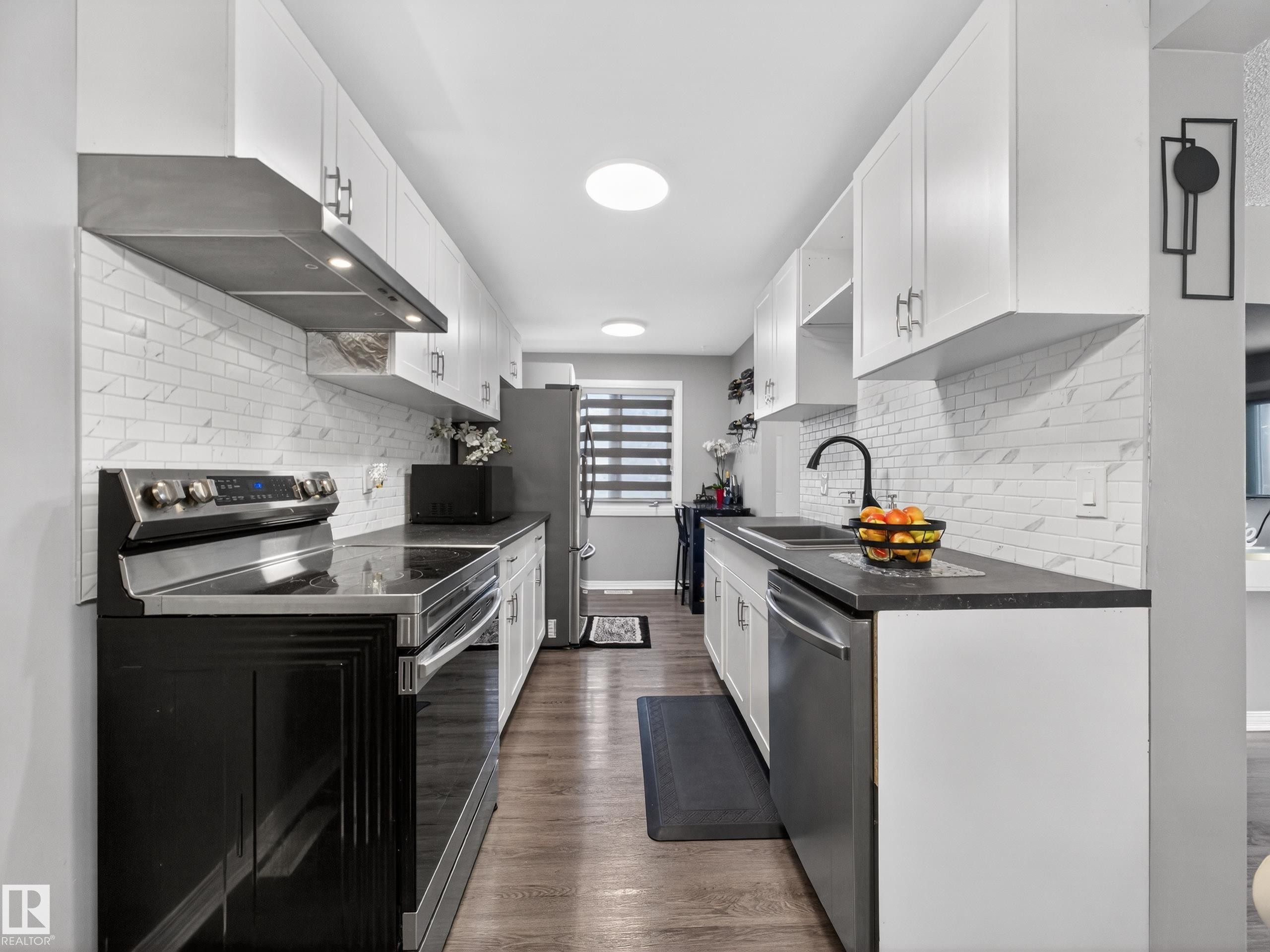 18F Callingwood Court, Edmonton, AB - Indoor Photo Showing Kitchen With Upgraded Kitchen