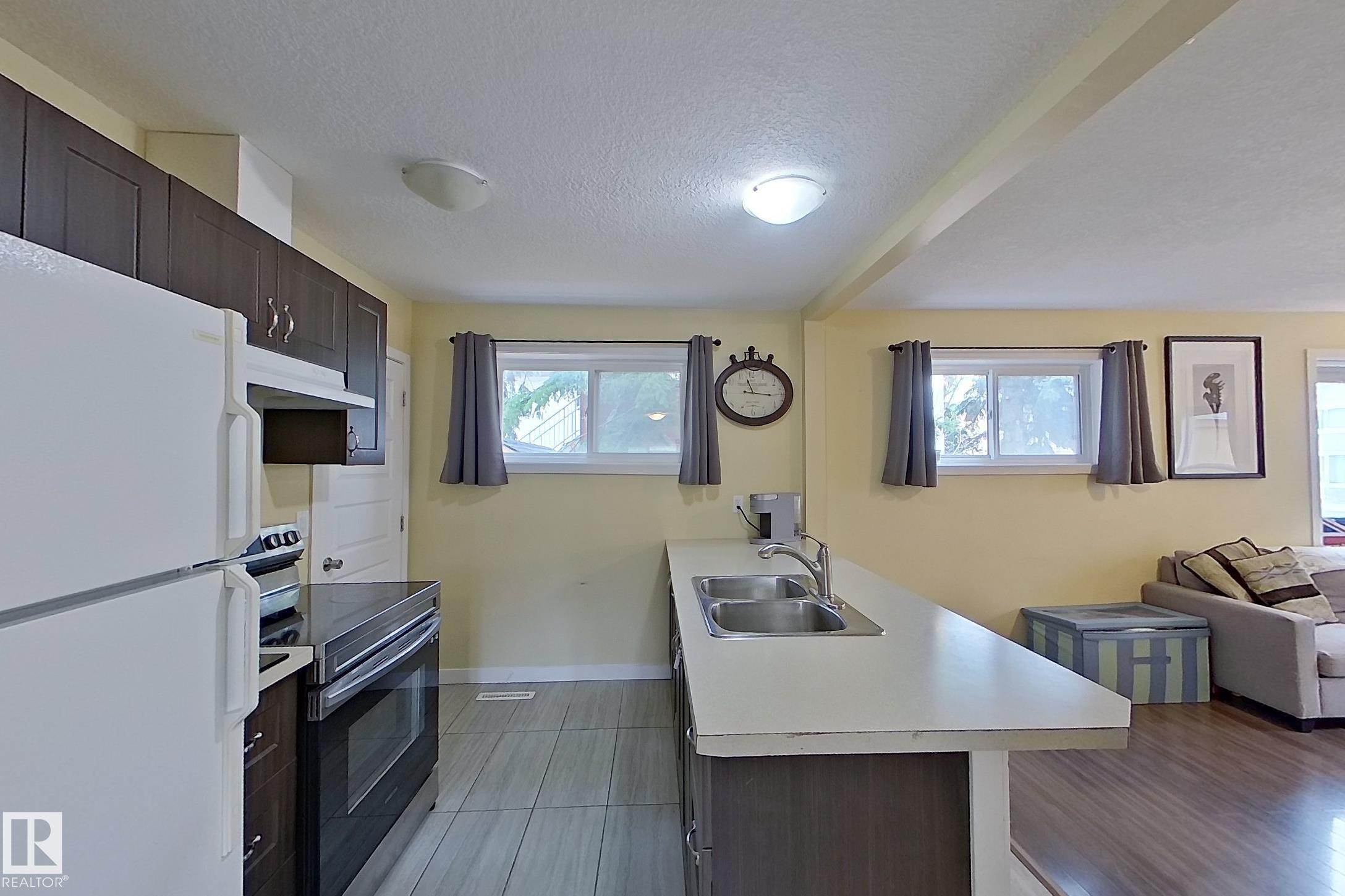 11612 130 Avenue, Edmonton, AB - Indoor Photo Showing Kitchen With Double Sink