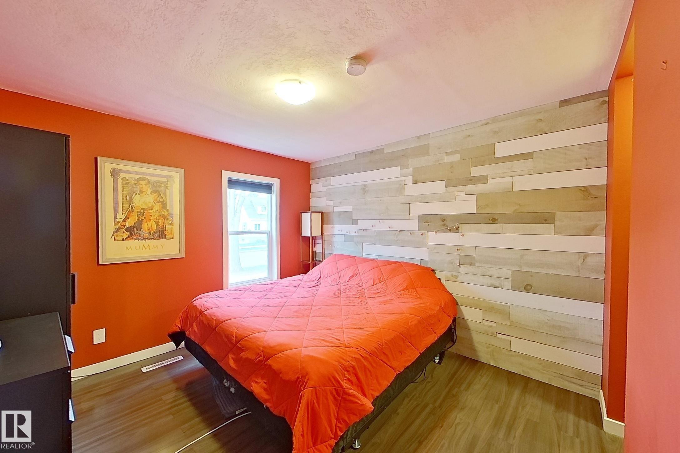11612 130 Avenue, Edmonton, AB - Indoor Photo Showing Bedroom