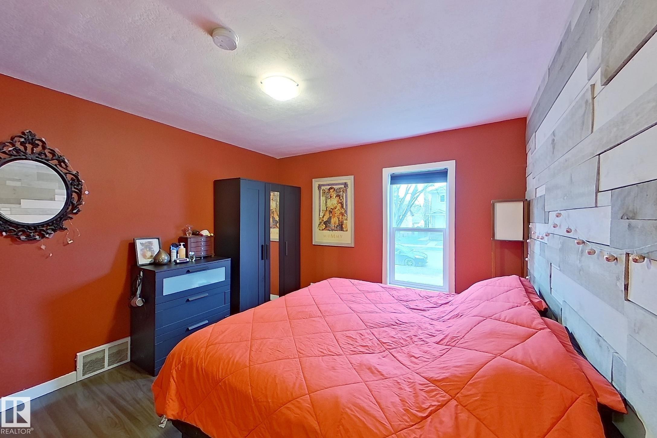 11612 130 Avenue, Edmonton, AB - Indoor Photo Showing Bedroom