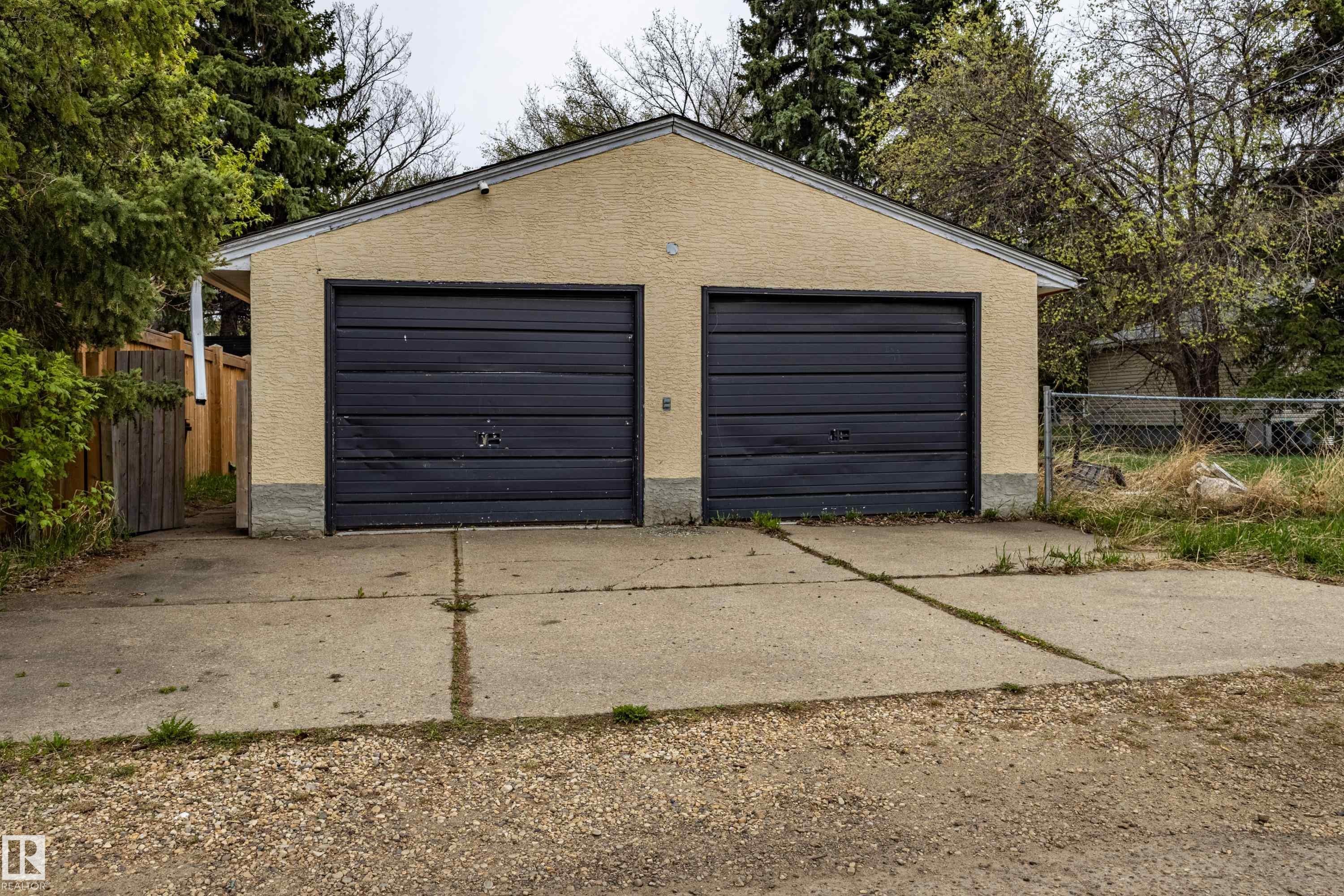 11612 130 Avenue, Edmonton, AB - Outdoor