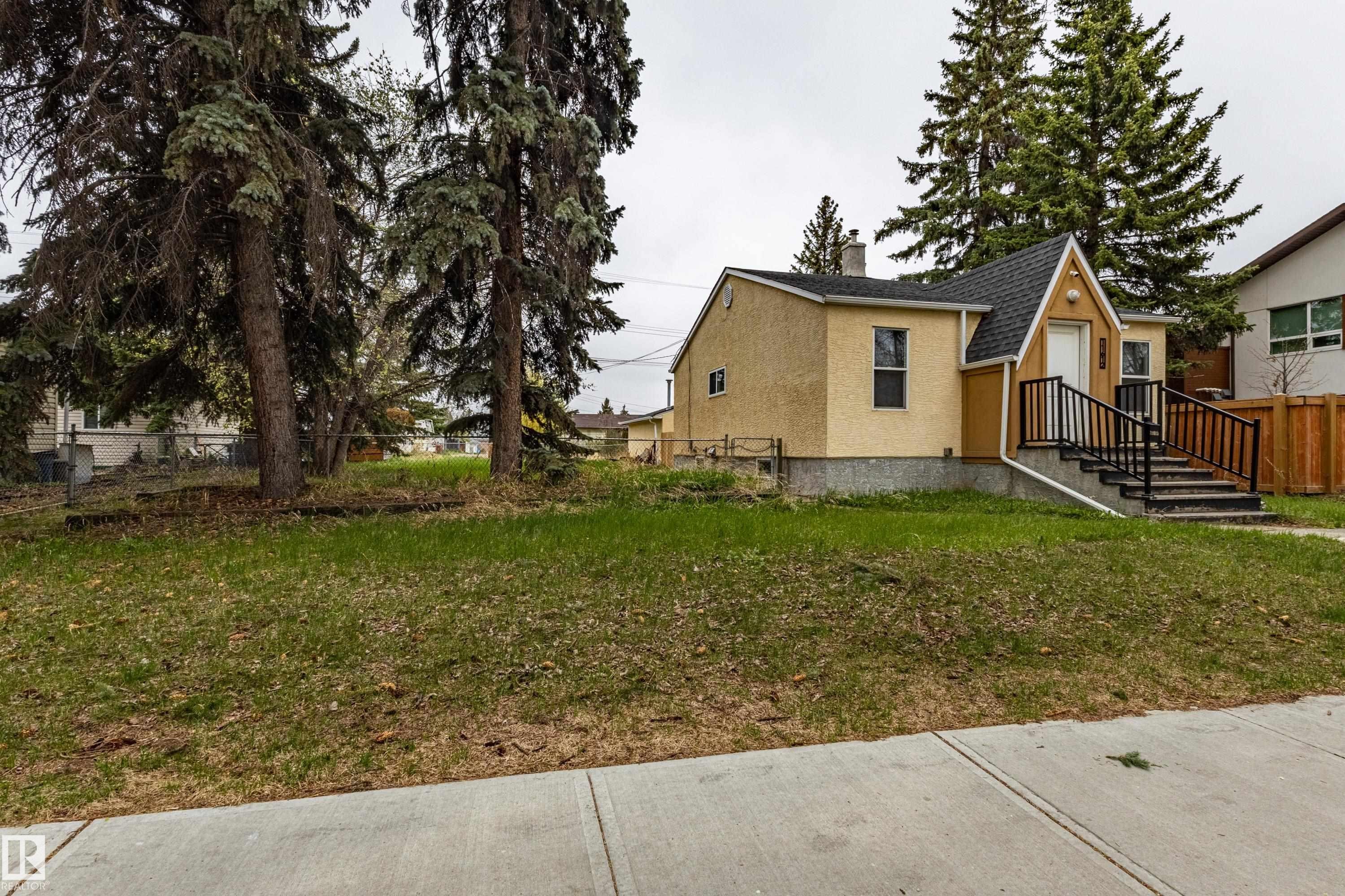 11612 130 Avenue, Edmonton, AB - Outdoor