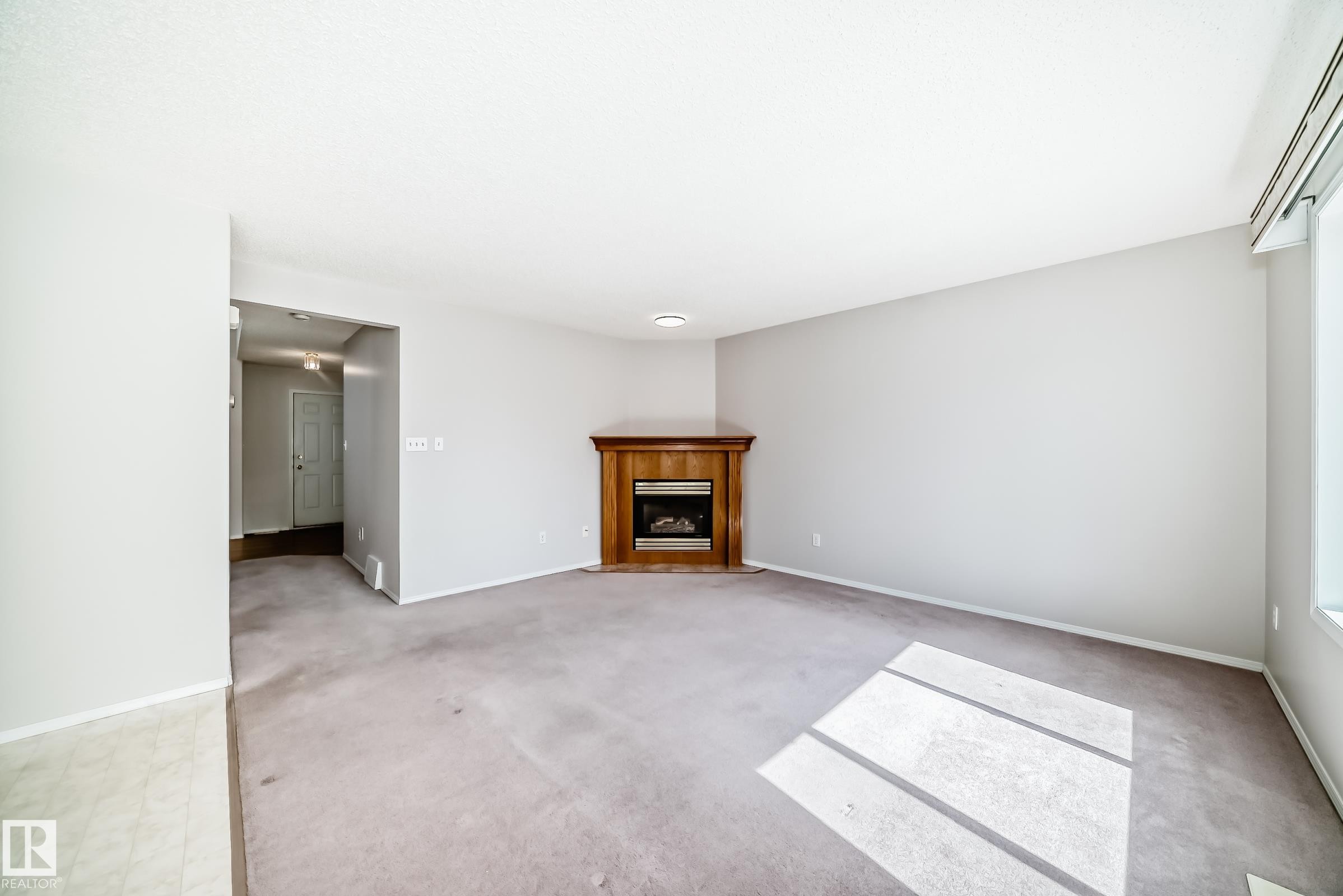 4319 39 Avenue, Edmonton, AB - Indoor With Fireplace