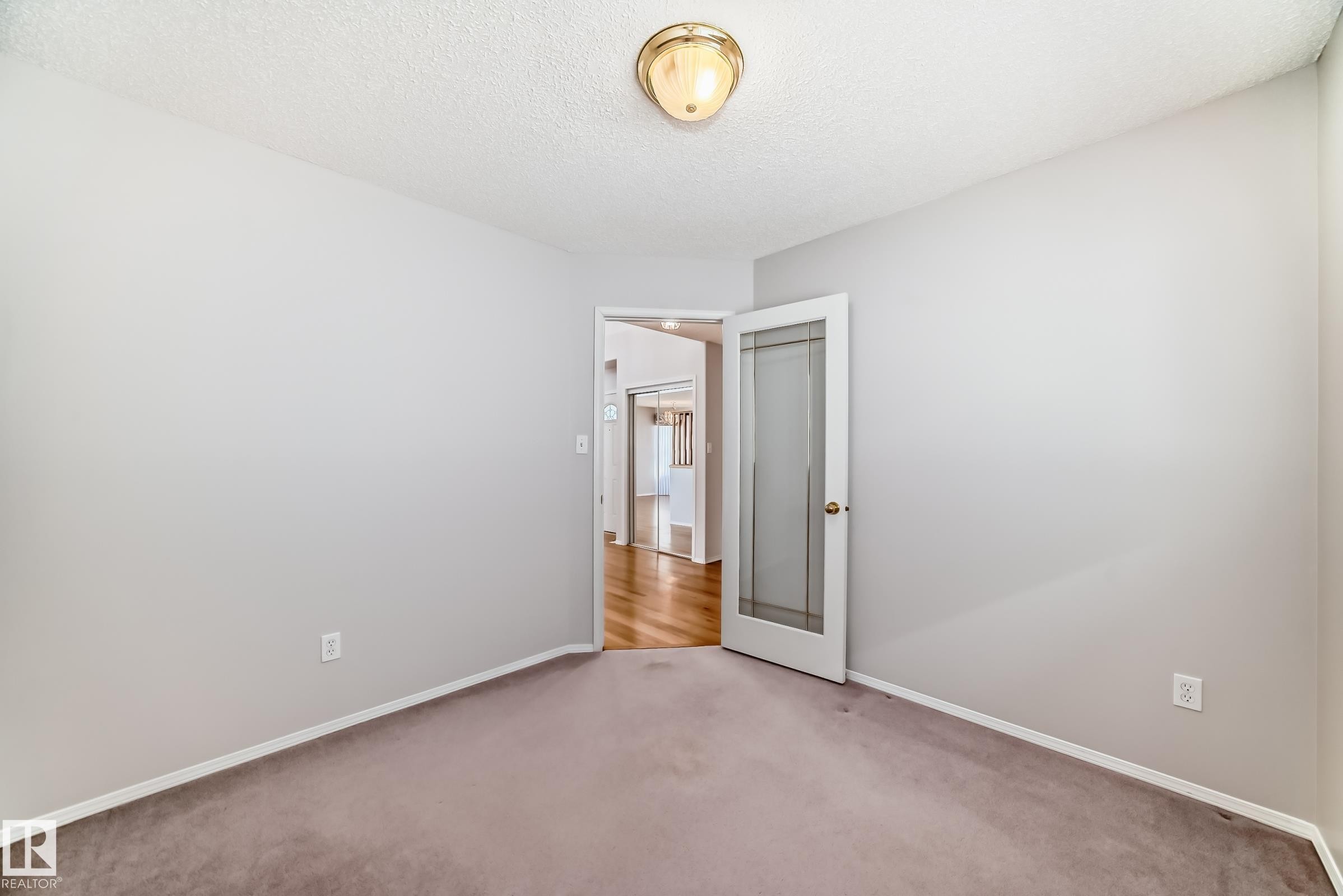 4319 39 Avenue, Edmonton, AB - Indoor Photo Showing Other Room