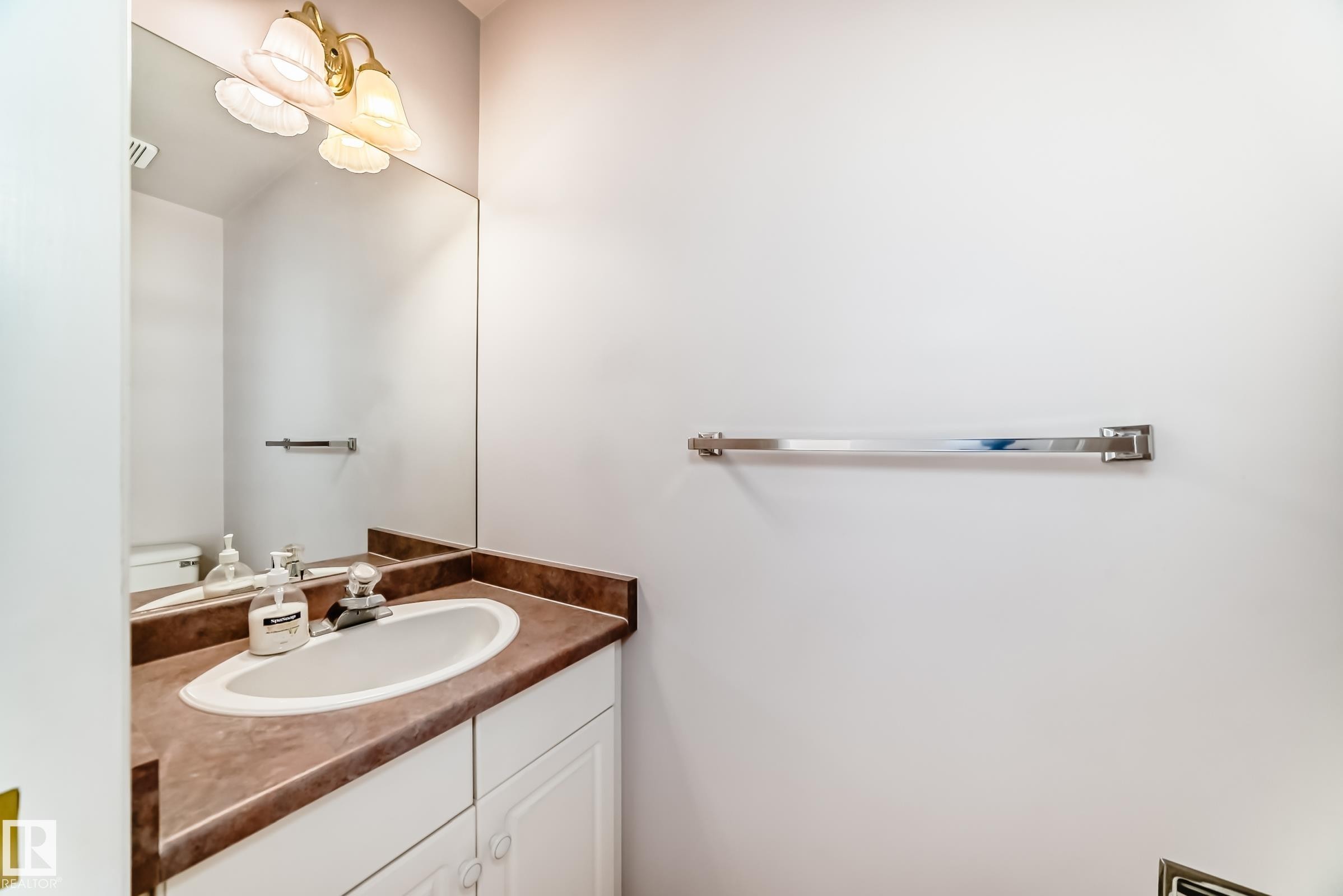 4319 39 Avenue, Edmonton, AB - Indoor Photo Showing Bathroom