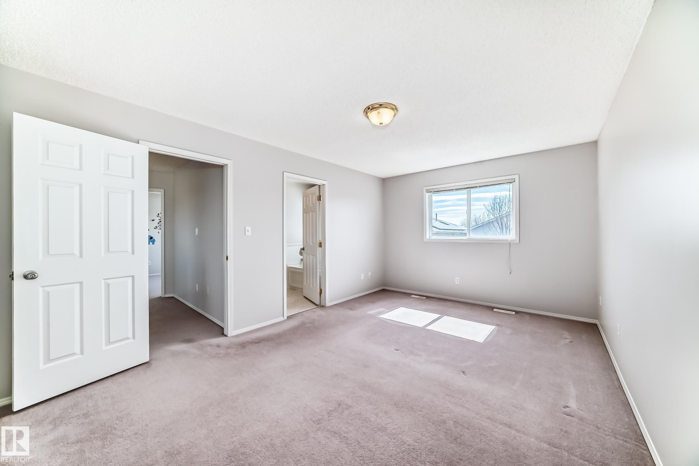 4319 39 Avenue, Edmonton, AB - Indoor Photo Showing Other Room
