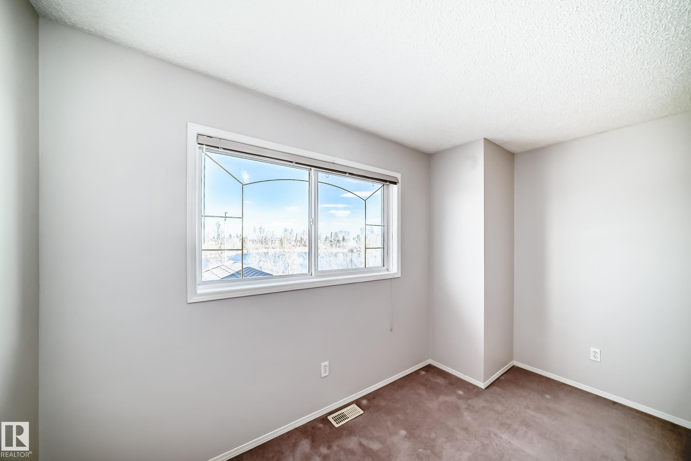 4319 39 Avenue, Edmonton, AB - Indoor Photo Showing Other Room