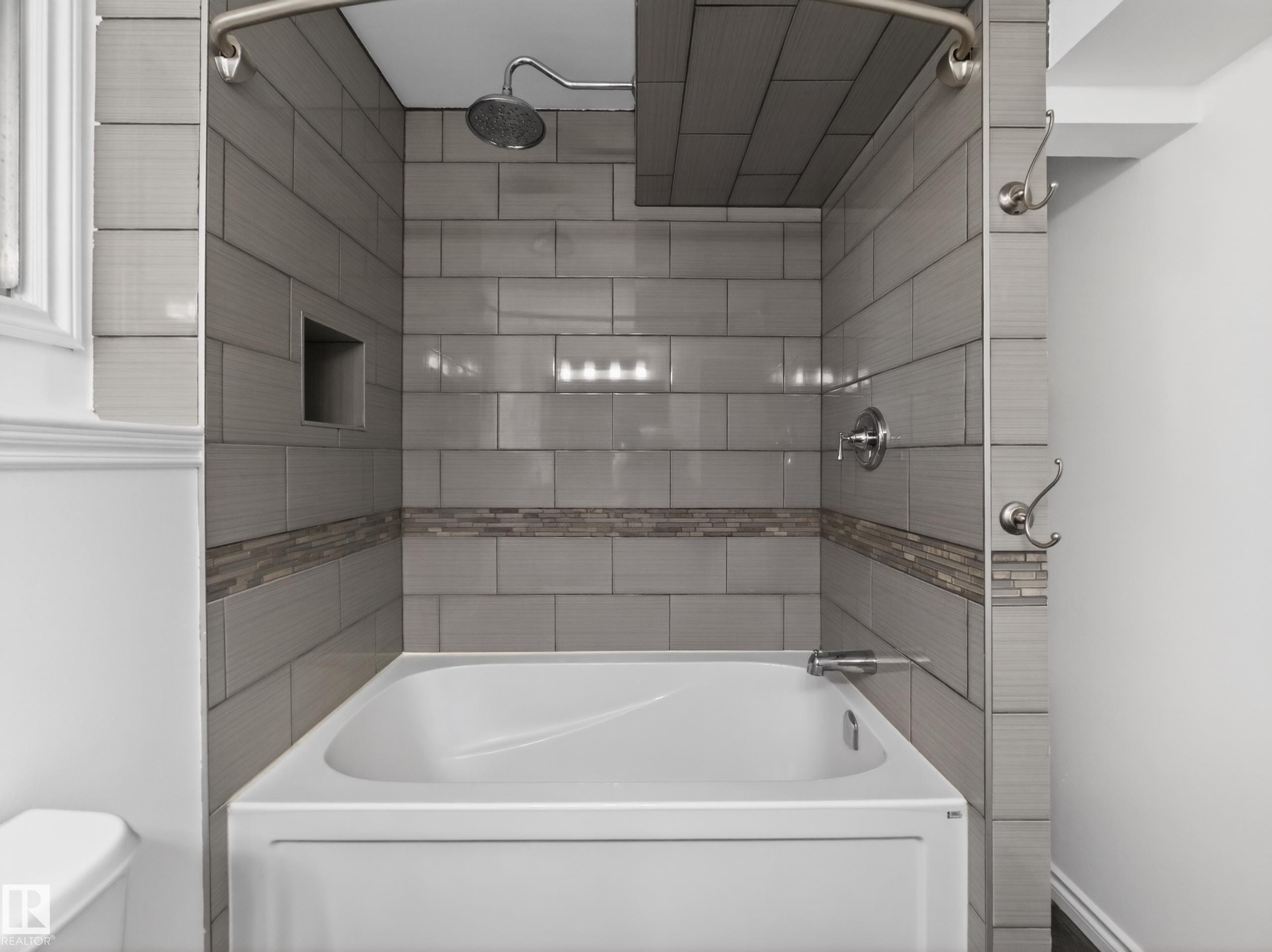 3520 49A Street, Edmonton, AB - Indoor Photo Showing Bathroom