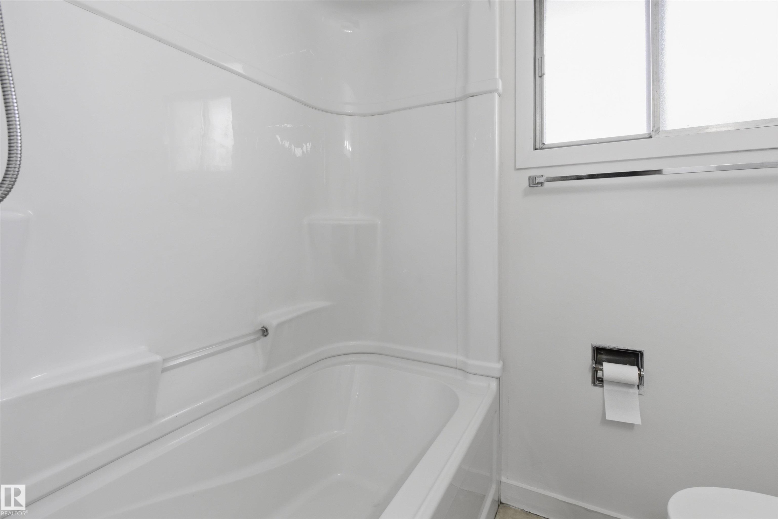 7604 142 Avenue, Edmonton, AB - Indoor Photo Showing Bathroom