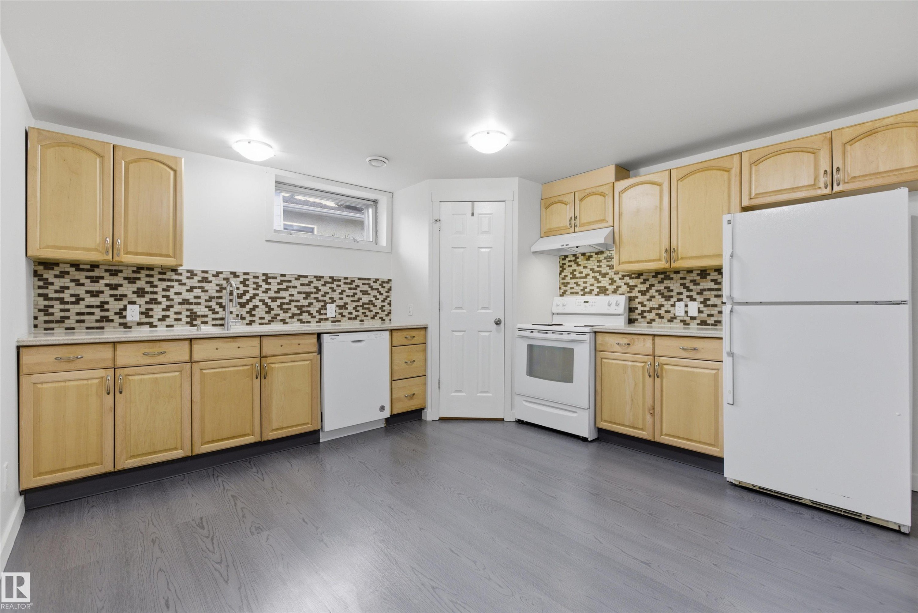 7604 142 Avenue, Edmonton, AB - Indoor Photo Showing Kitchen