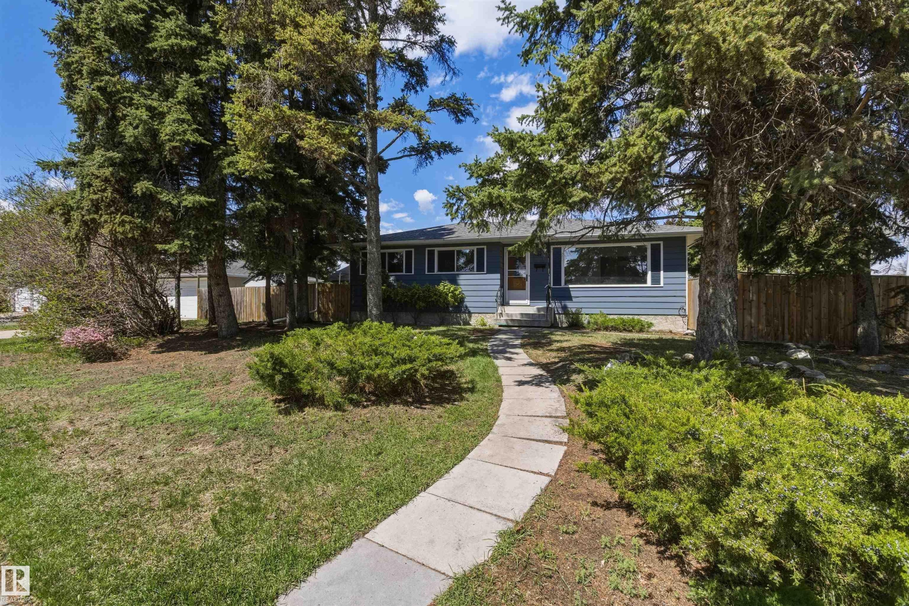 7604 142 Avenue, Edmonton, AB - Outdoor