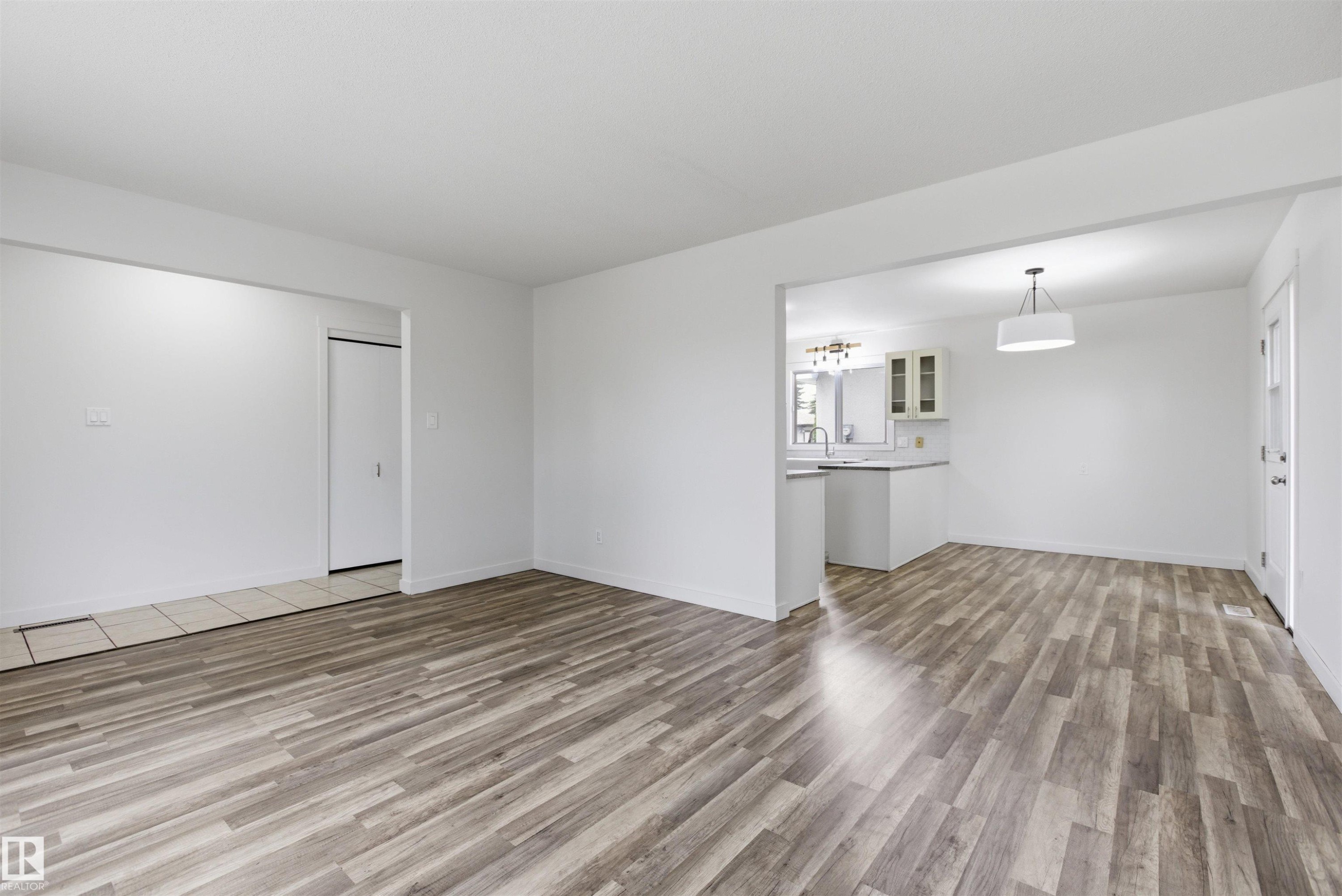 7604 142 Avenue, Edmonton, AB - Indoor