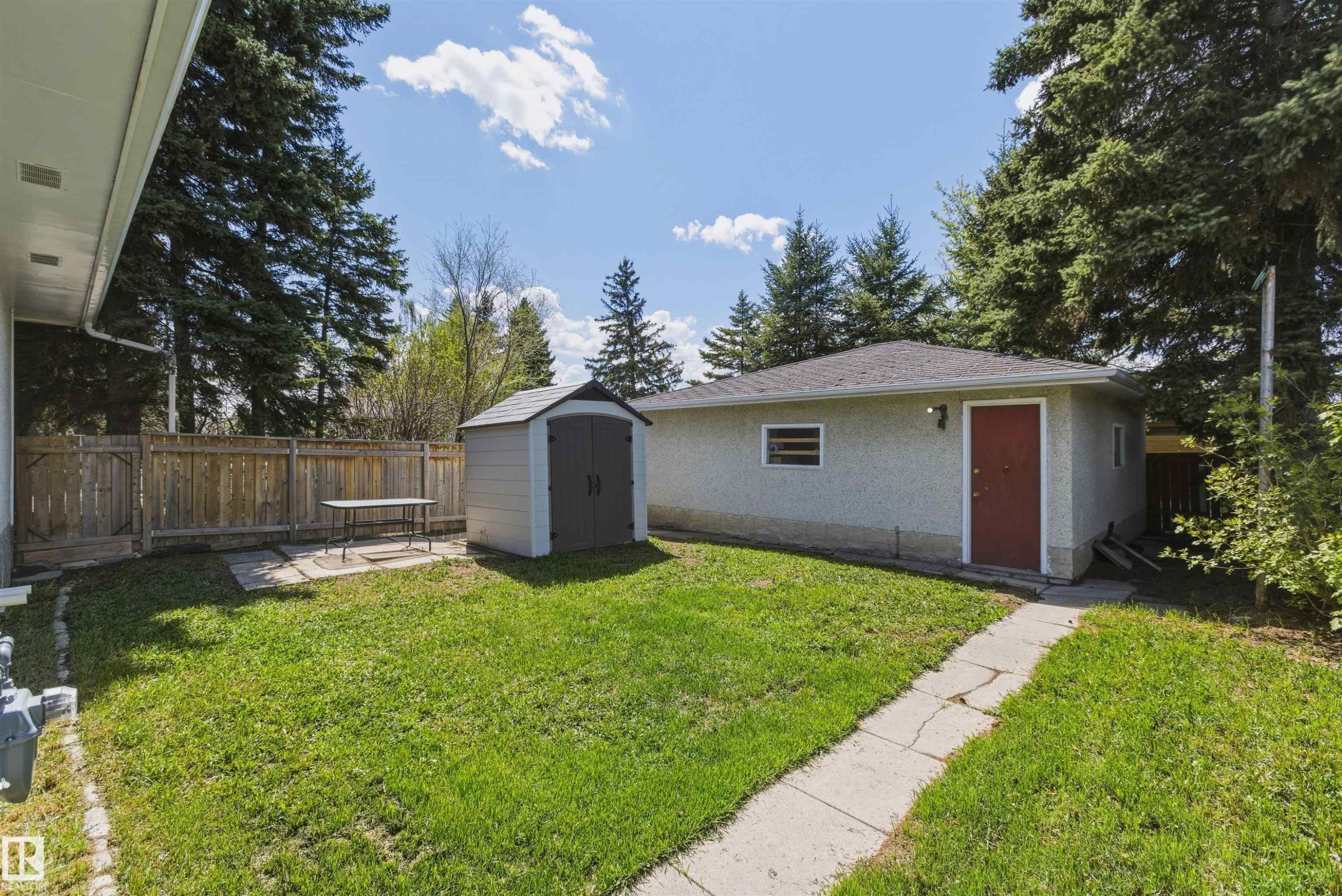 7604 142 Avenue, Edmonton, AB - Outdoor