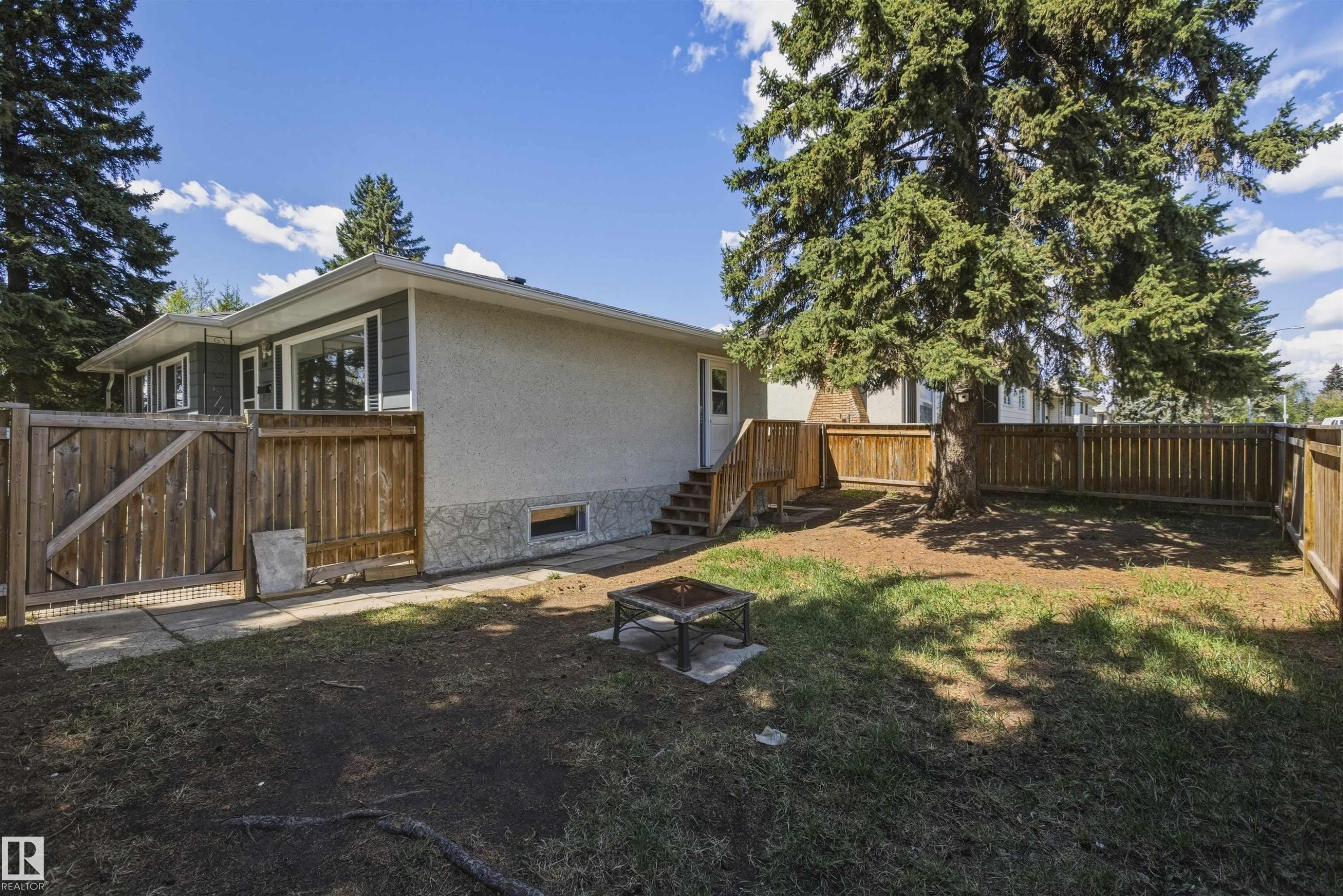 7604 142 Avenue, Edmonton, AB - Outdoor