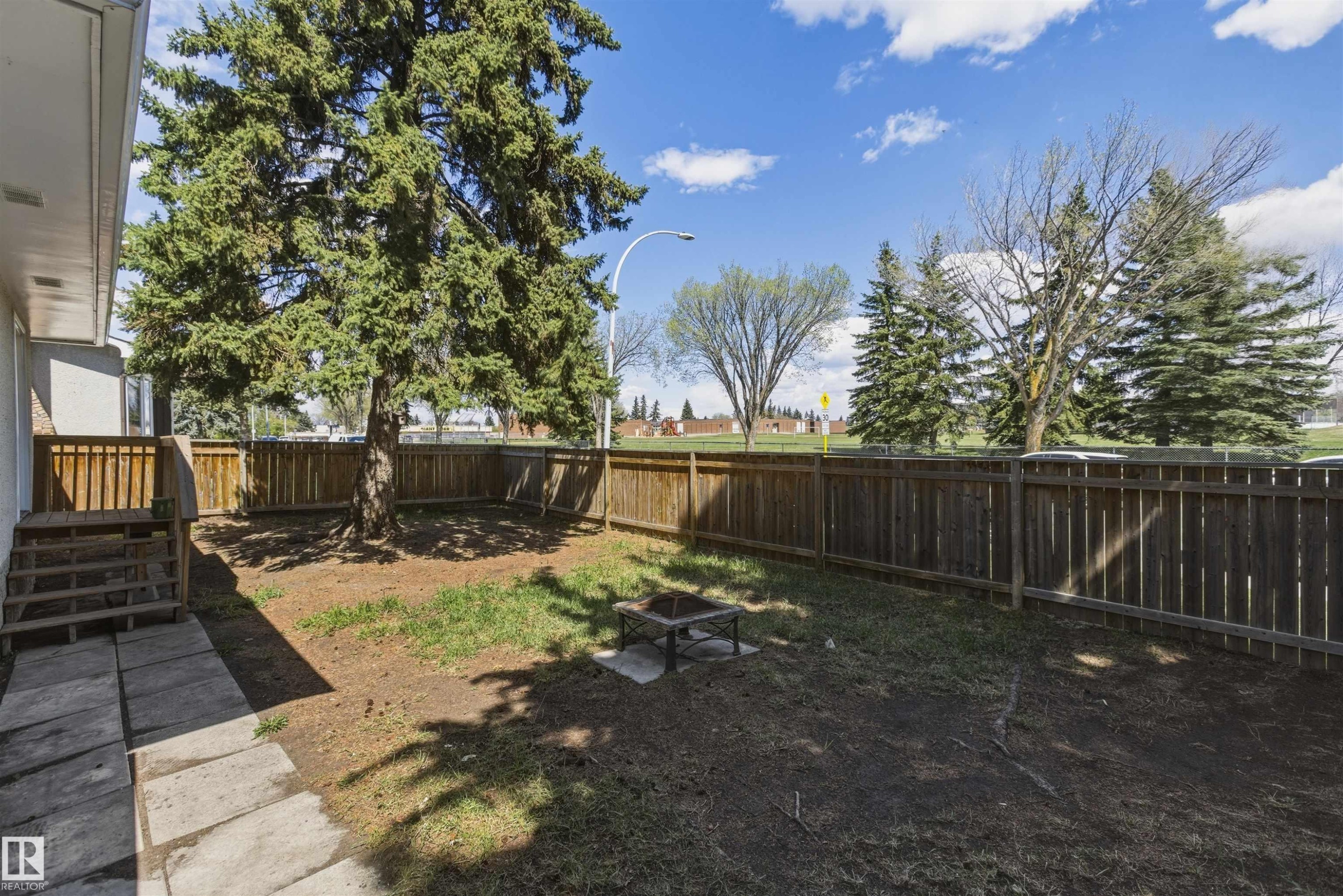 7604 142 Avenue, Edmonton, AB - Outdoor