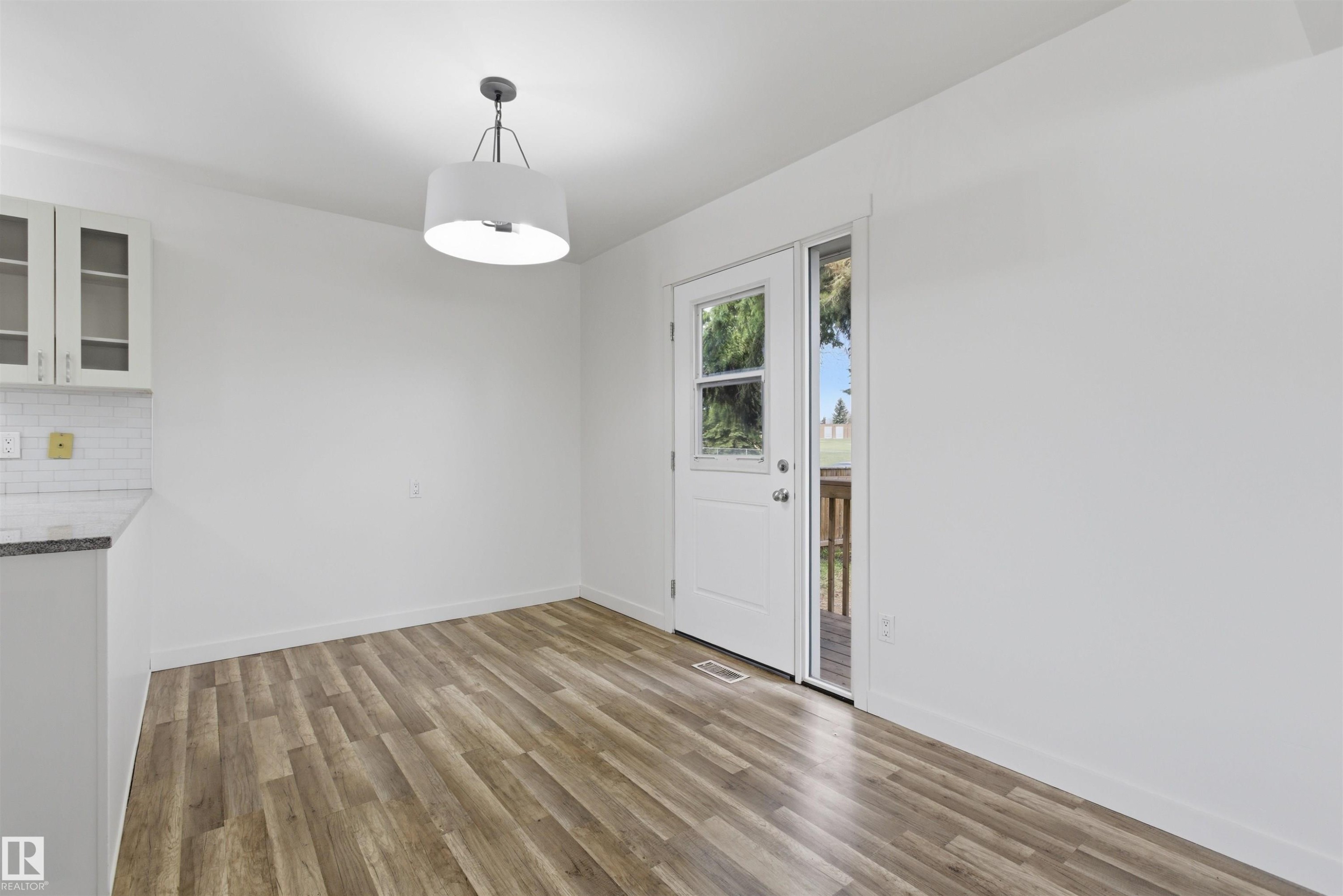 7604 142 Avenue, Edmonton, AB - Indoor Photo Showing Other Room