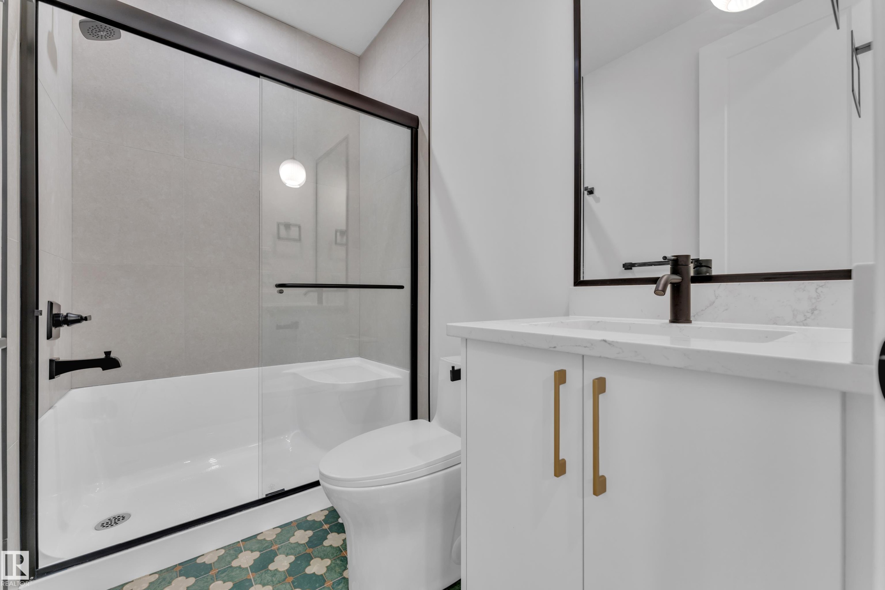 8441 Mayday Link Sw, Edmonton, AB - Indoor Photo Showing Bathroom