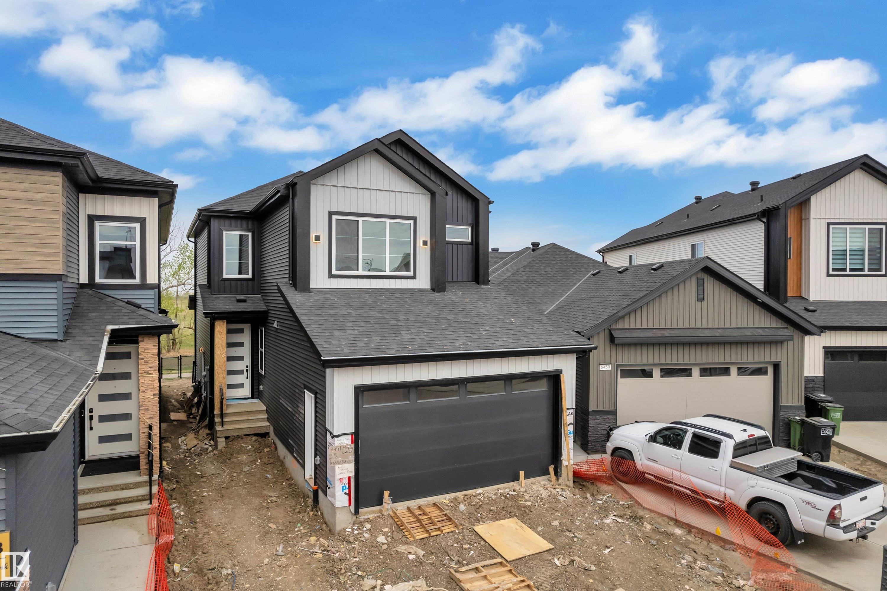 8441 Mayday Link Sw, Edmonton, AB - Outdoor
