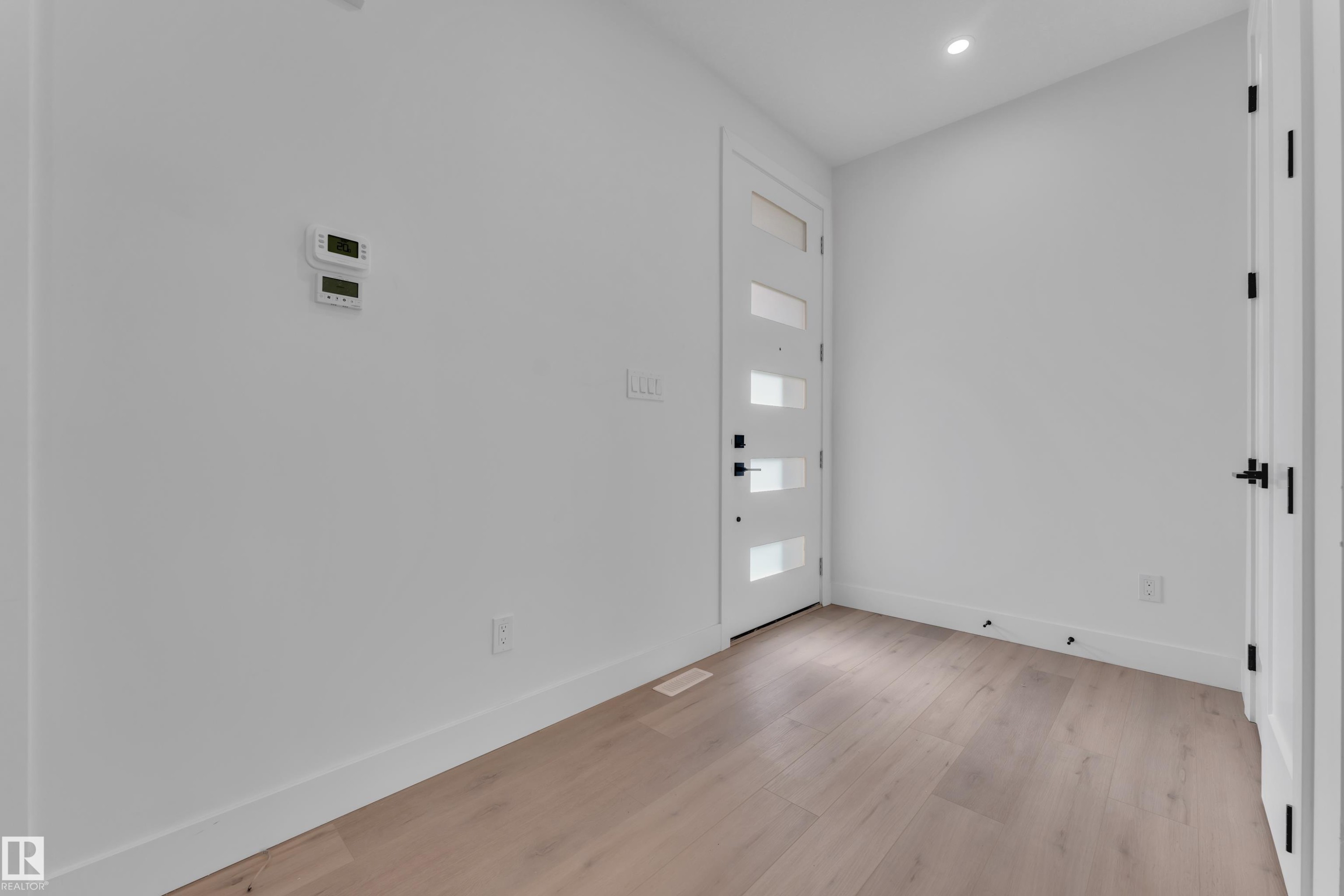 8441 Mayday Link Sw, Edmonton, AB - Indoor Photo Showing Other Room