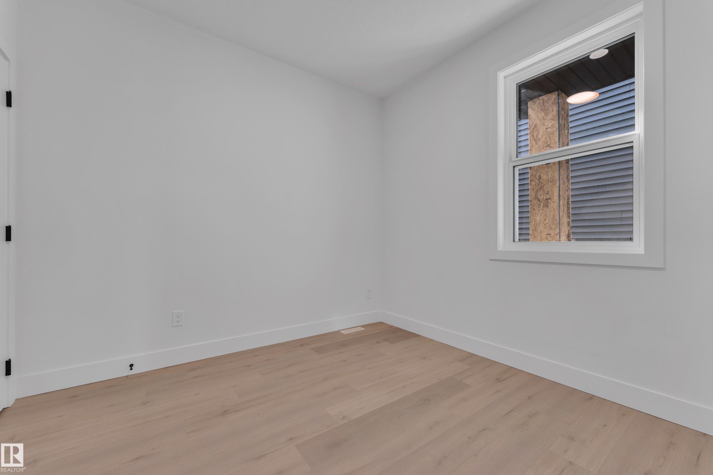 8441 Mayday Link Sw, Edmonton, AB - Indoor Photo Showing Other Room