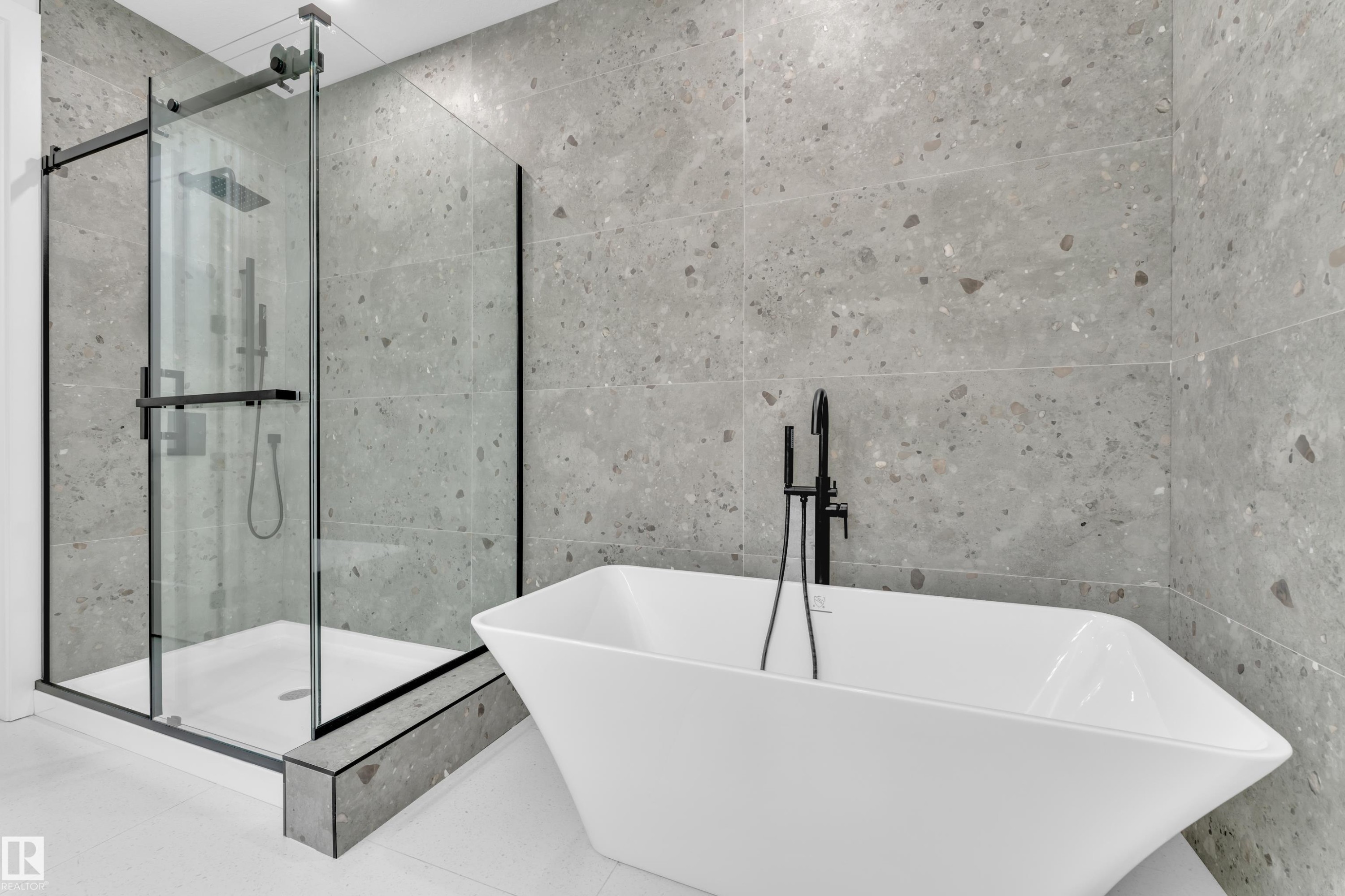 8441 Mayday Link Sw, Edmonton, AB - Indoor Photo Showing Bathroom