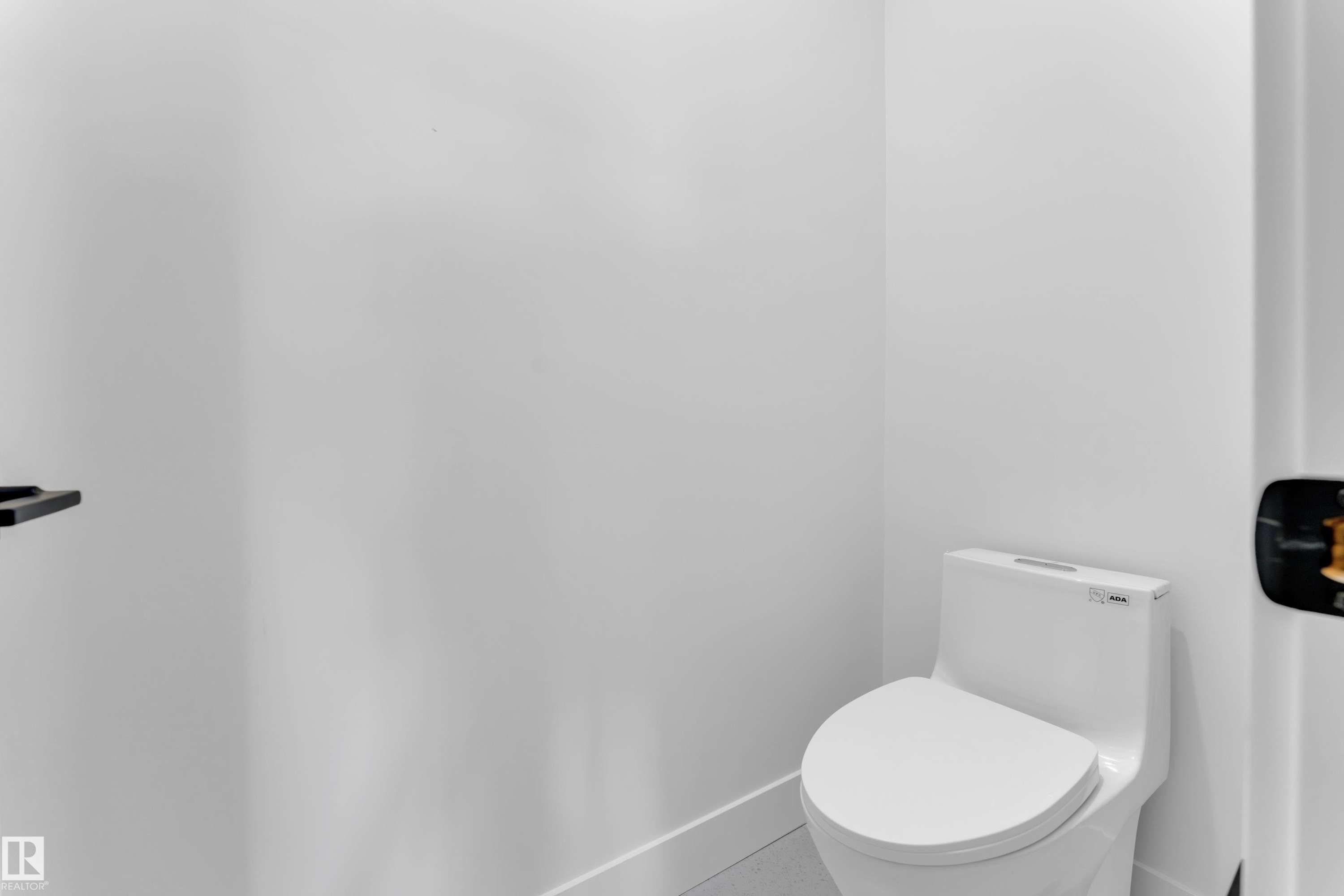 8441 Mayday Link Sw, Edmonton, AB - Indoor Photo Showing Bathroom