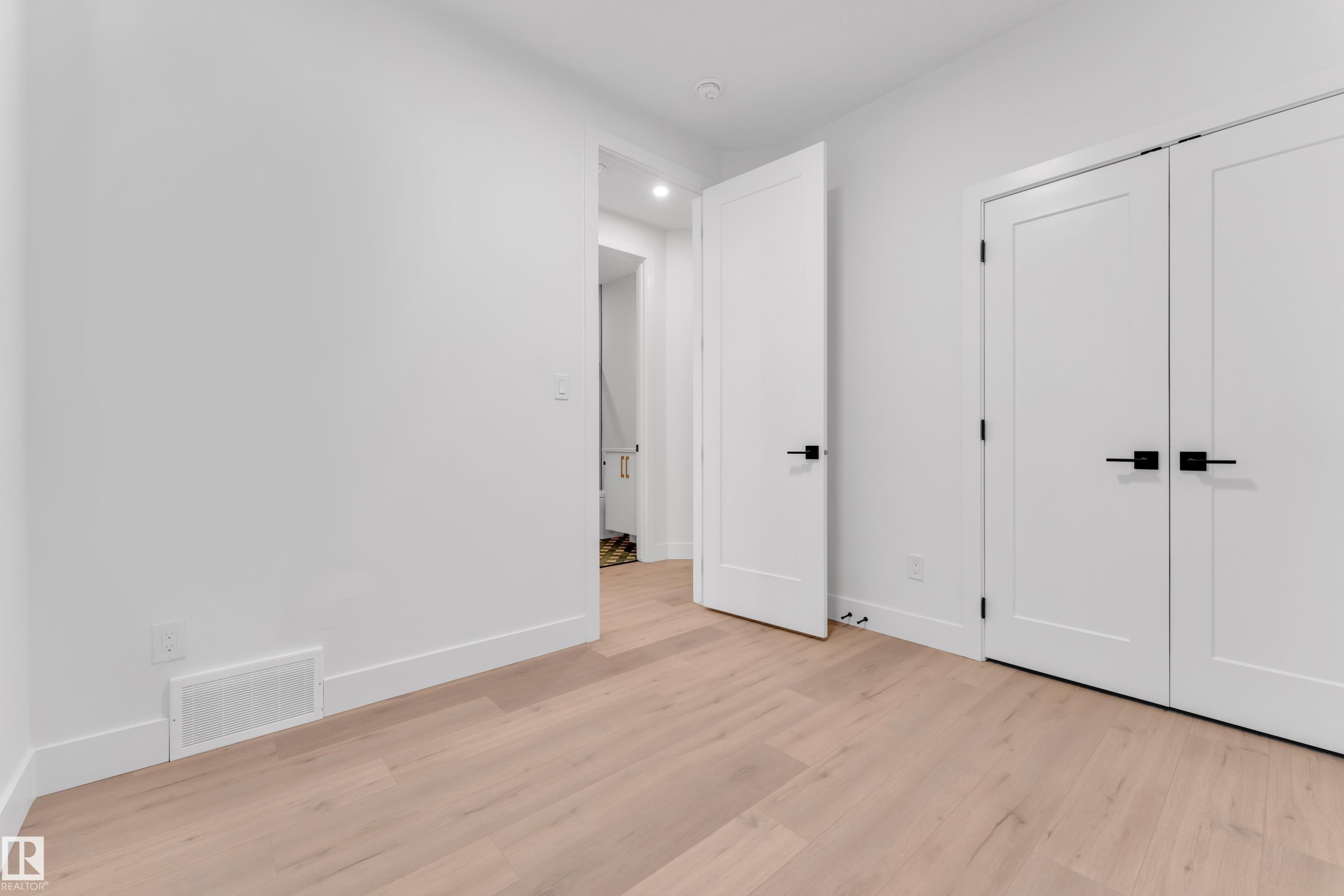 8441 Mayday Link Sw, Edmonton, AB - Indoor Photo Showing Other Room