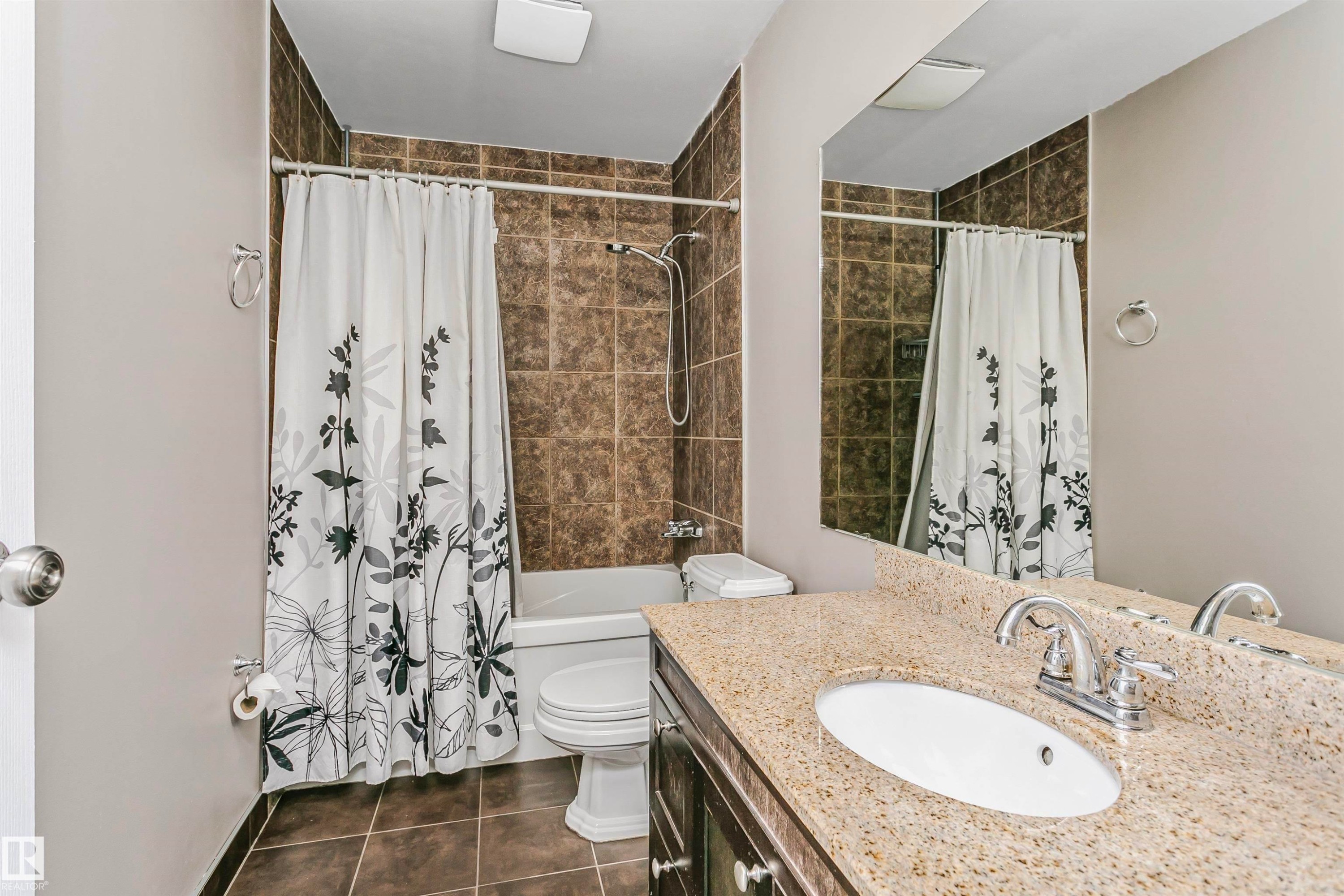 6612 182 Street, Edmonton, AB - Indoor Photo Showing Bathroom