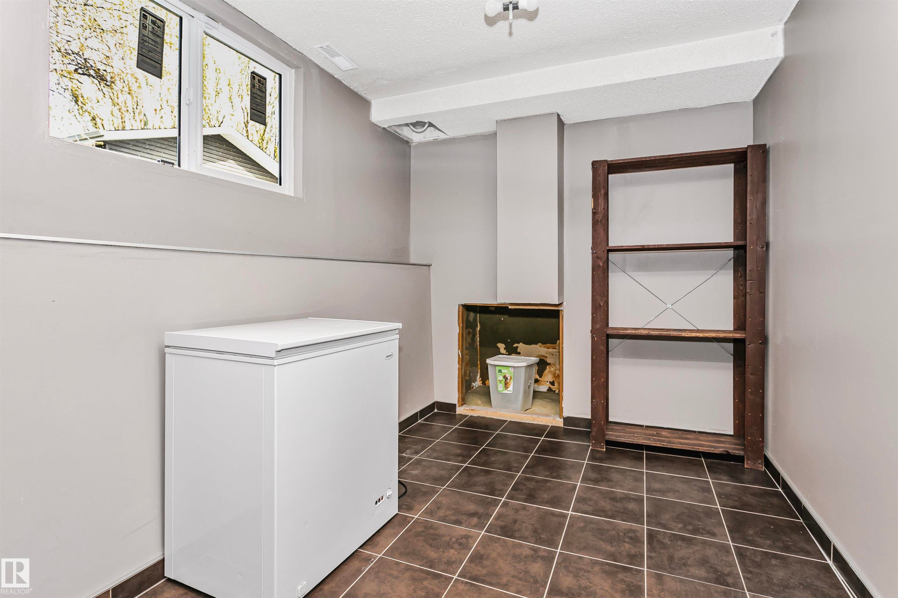 6612 182 Street, Edmonton, AB - Indoor Photo Showing Laundry Room