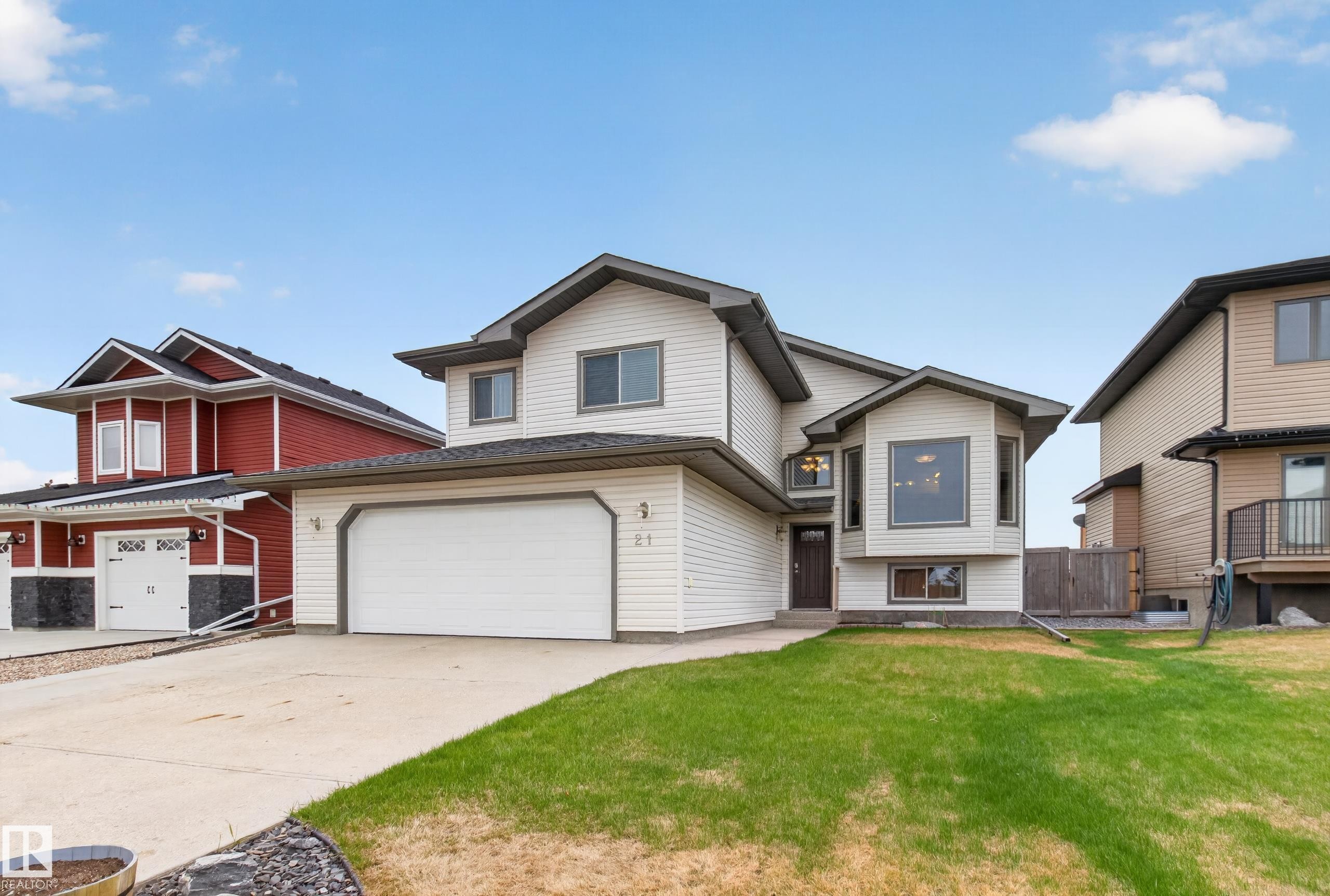 21 Beaverhill View Cr, Tofield, AB - Outdoor With Facade