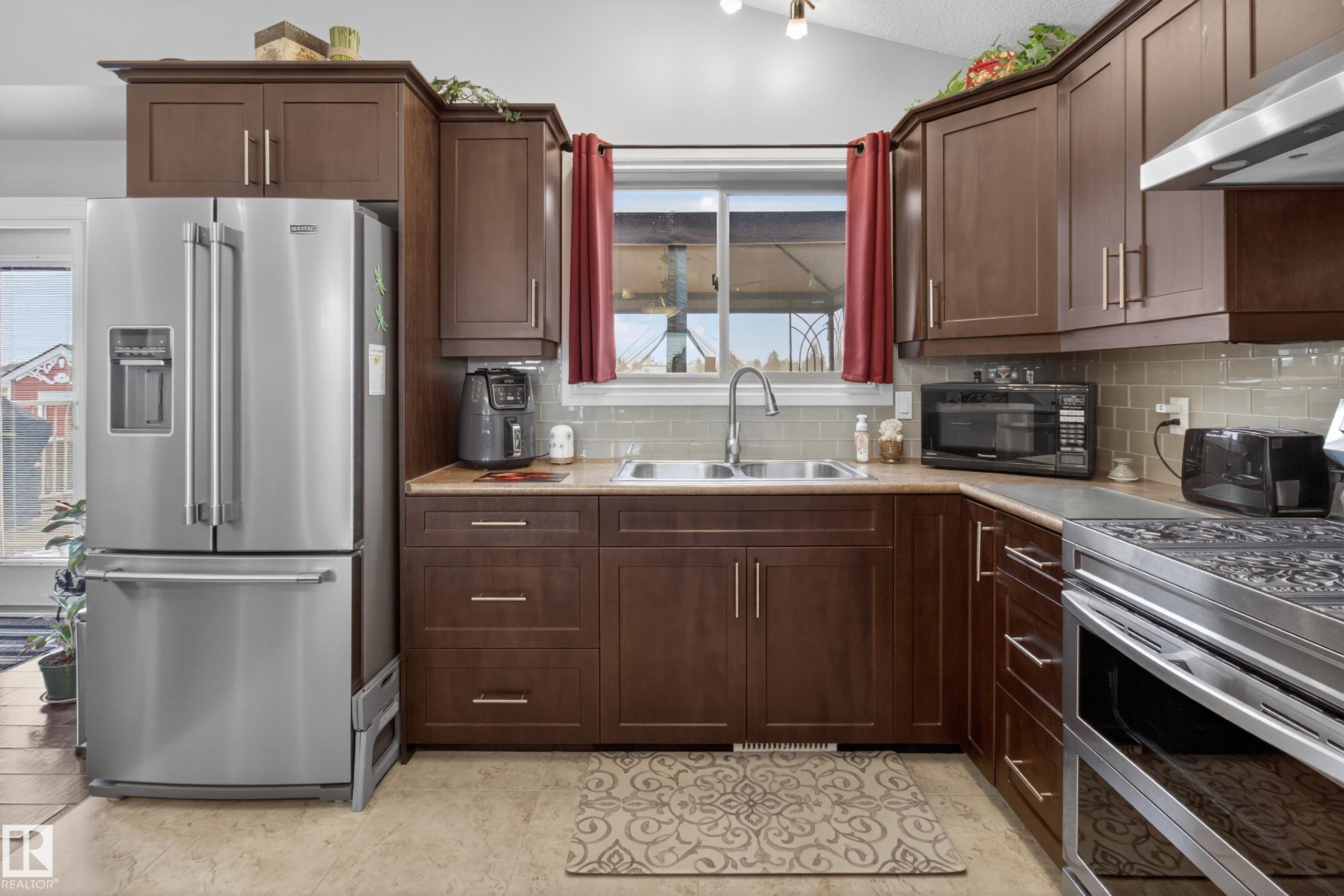 21 Beaverhill View Cr, Tofield, AB - Indoor Photo Showing Kitchen With Stainless Steel Kitchen With Double Sink